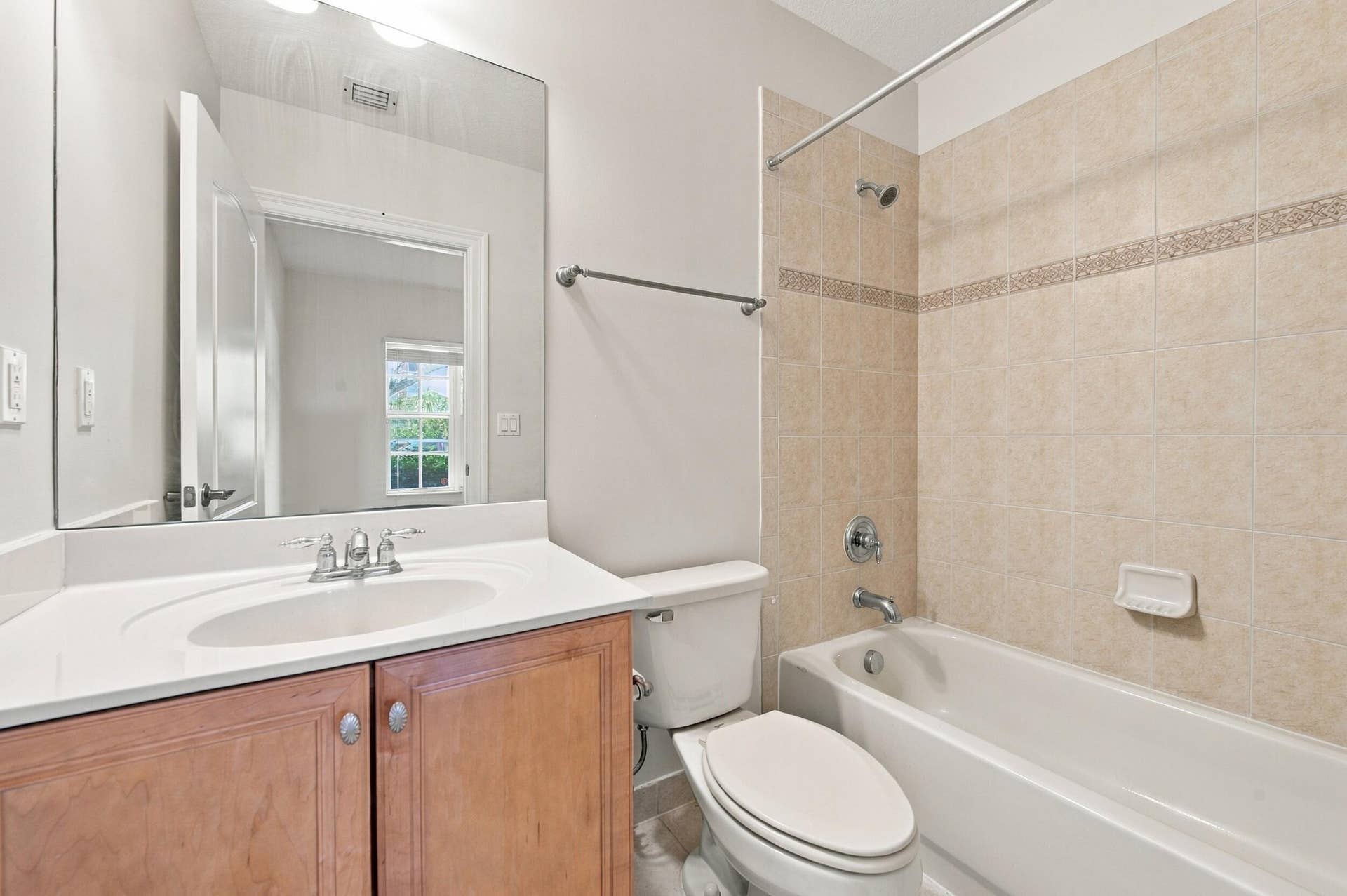 601 S Federal Highway, #25, Lake Worth, FL 33460 Downstairs Bathroom