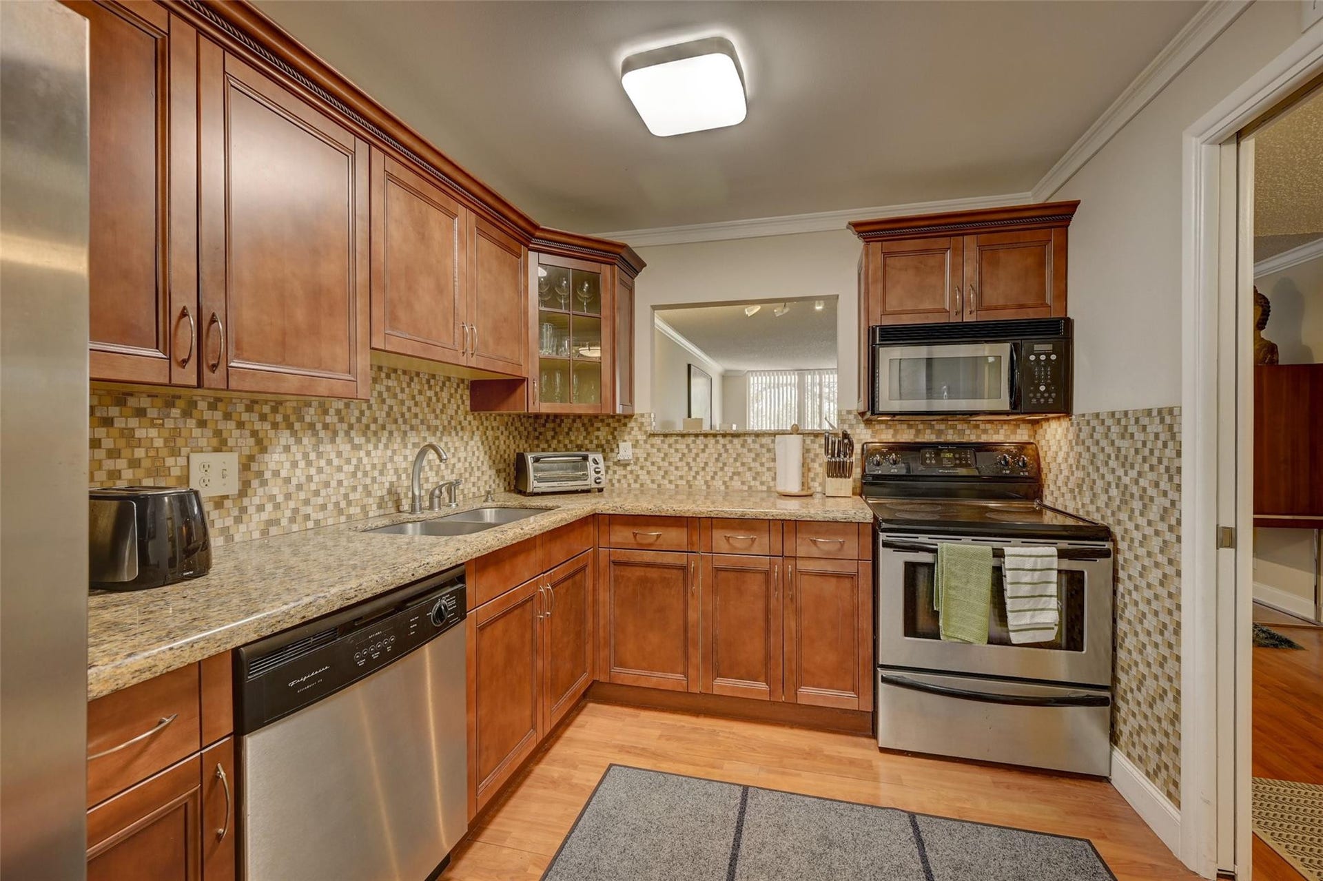 823 CYPRESS Boulevard, #201, Pompano Beach, FL 33069 Kitchen
