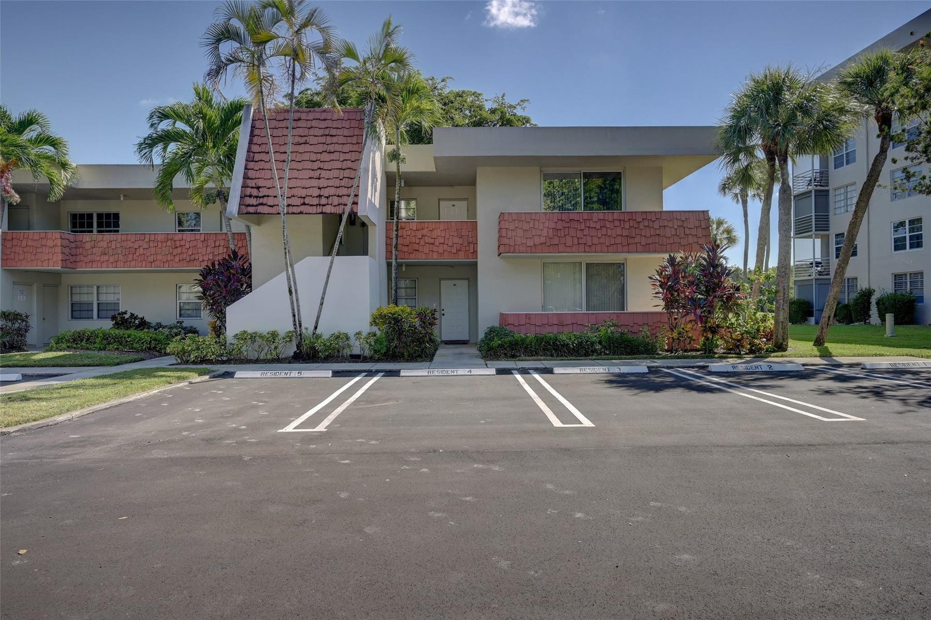 823 CYPRESS Boulevard, #201, Pompano Beach, FL 33069 Front Structure