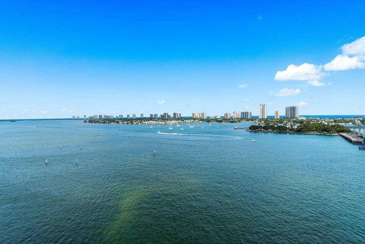 036-2640LakeShoreDrive-1216-RivieraBeach