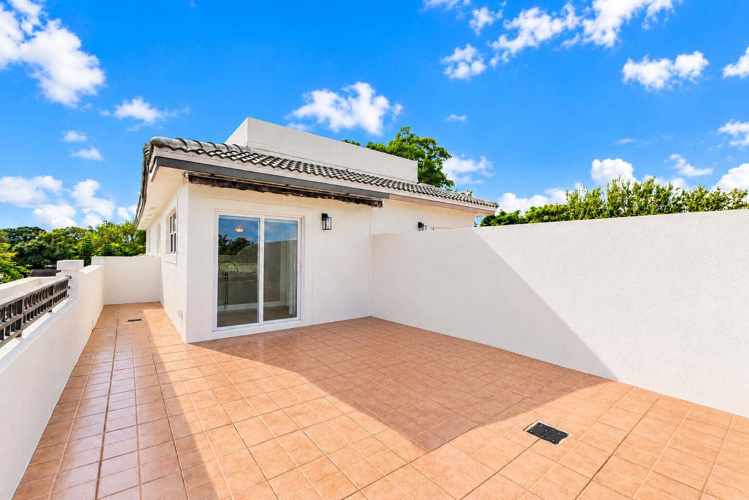 612 SW 10th Street, Fort Lauderdale, FL 33315 Sunlit Mediterranean Rooftop Terrace