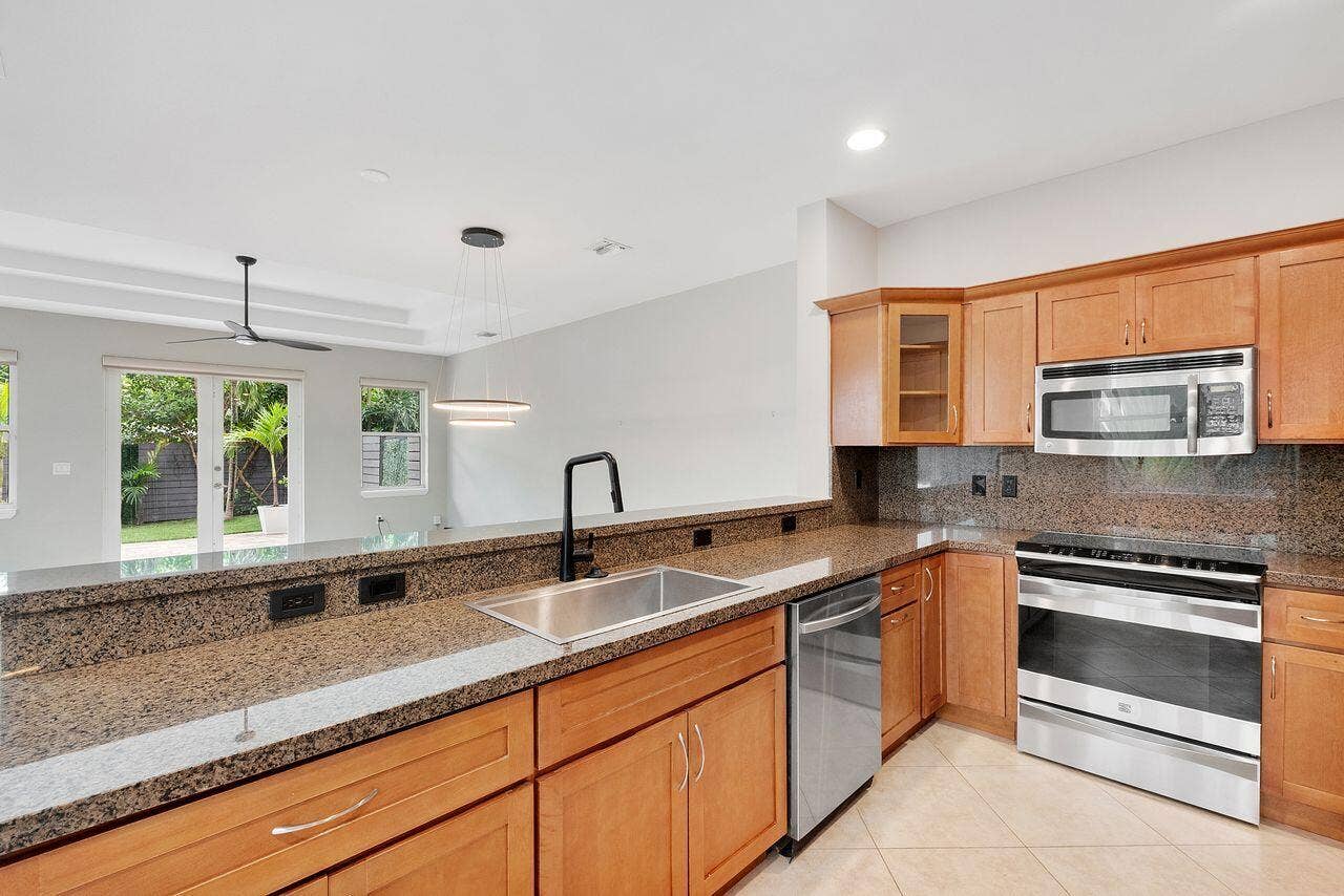 612 SW 10th Street, Fort Lauderdale, FL 33315 612_Sw_10th_St_055