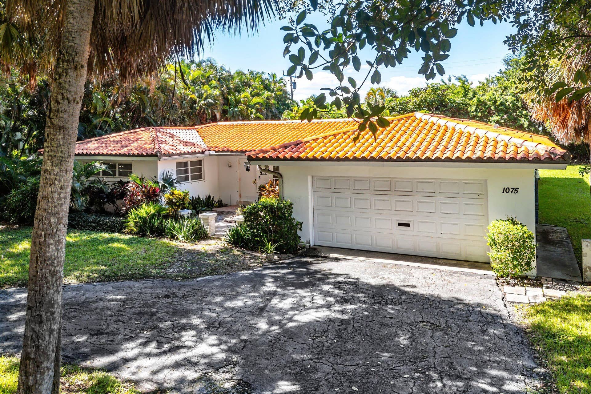1075 Banyan Road, Boca Raton, FL 33432 003-1075BanyanRoad-BocaRaton-FL-33432-SM
