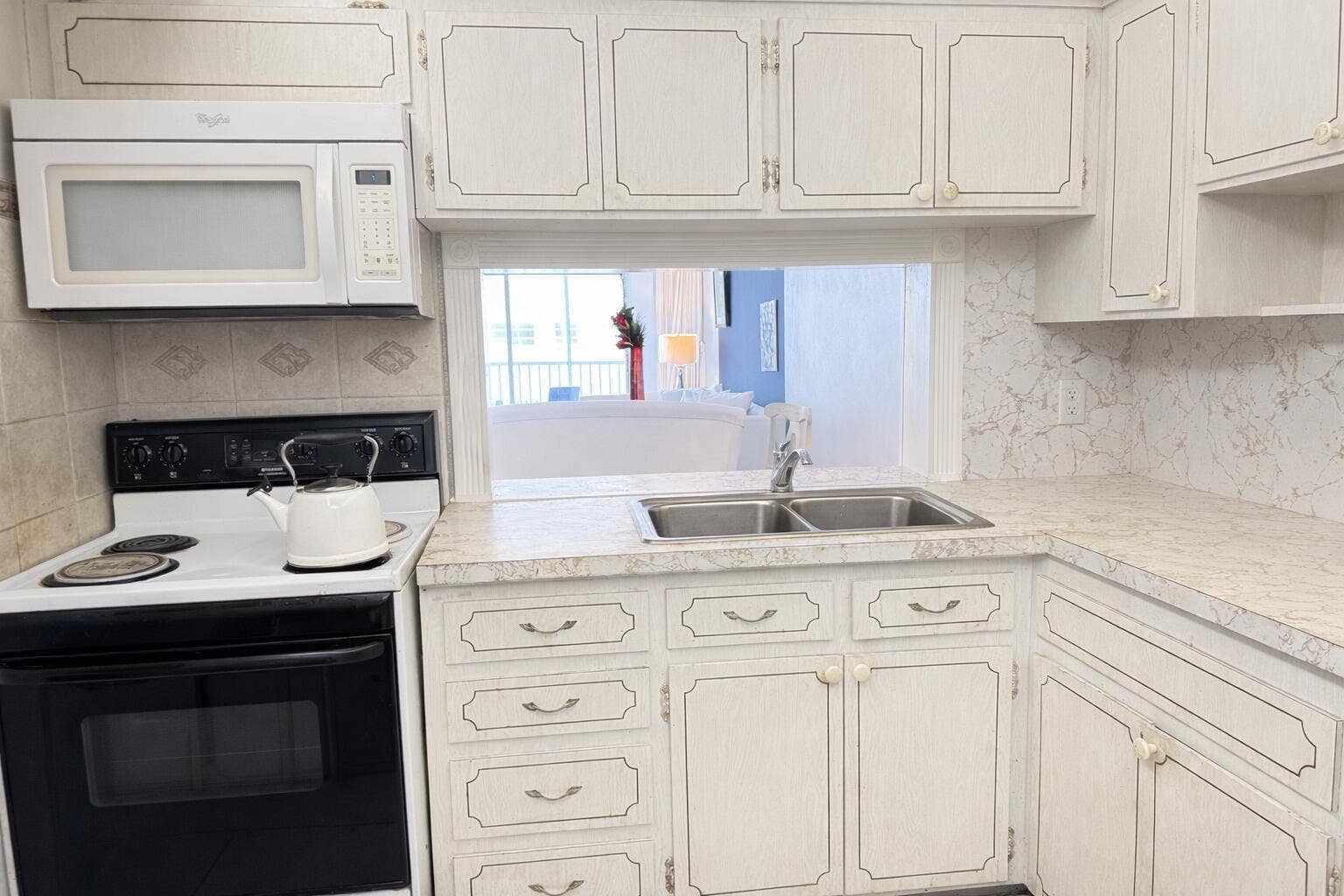 215 SE 3RD Avenue, #306D, Hallandale Beach, FL 33009 KITCHEN 2