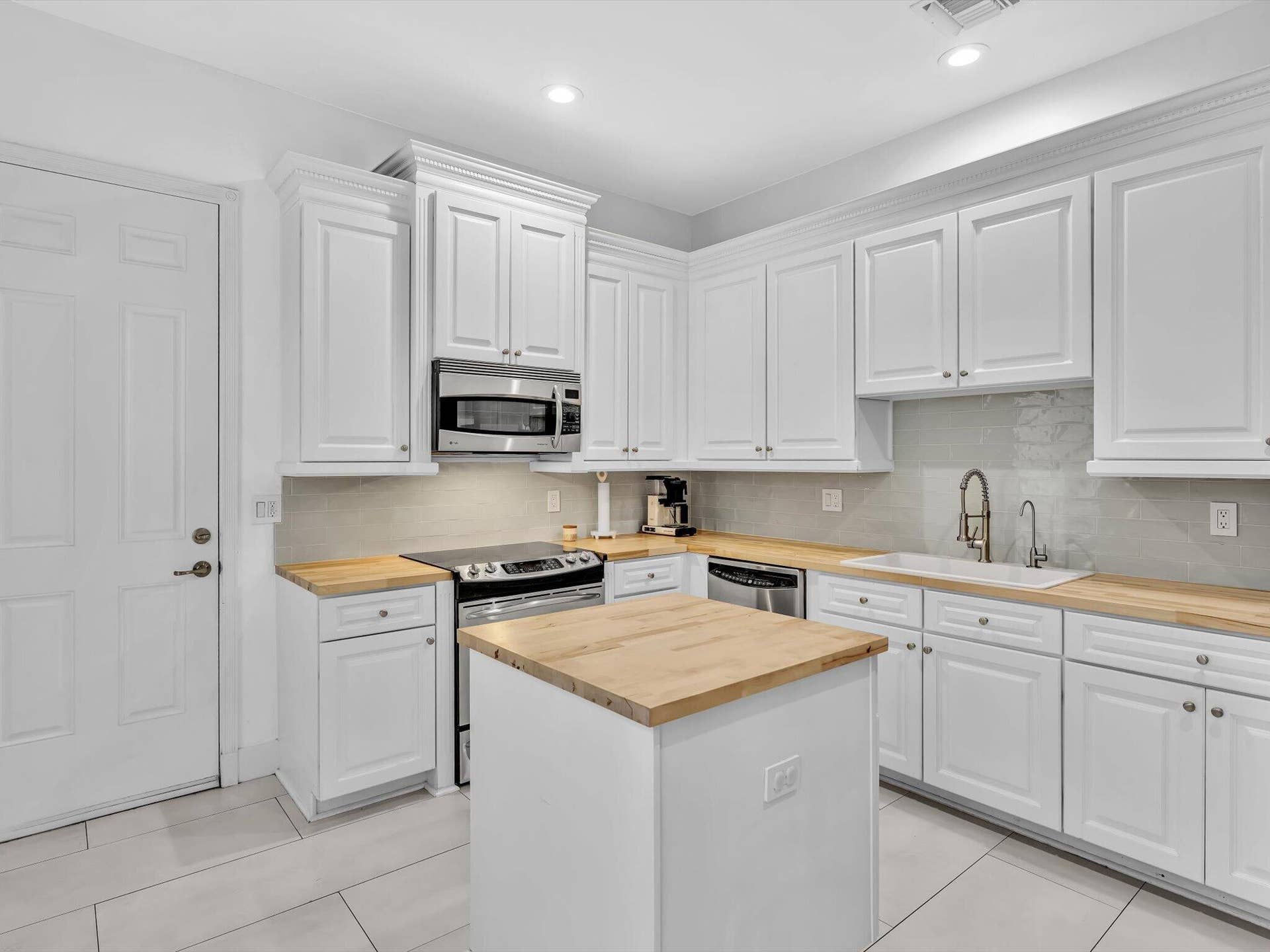 790 NW 83rd Lane, Boca Raton, FL 33487 20-FPP00126