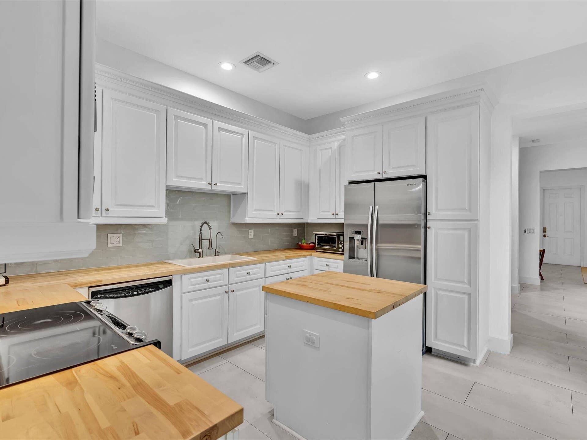 790 NW 83rd Lane, Boca Raton, FL 33487 22-FPP00136
