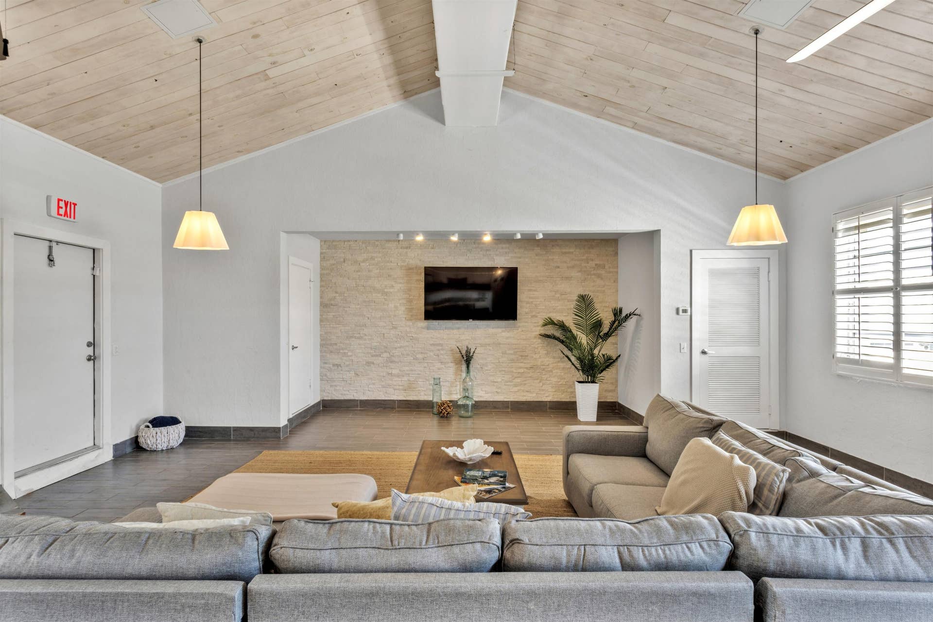 419 E Atlantic Avenue, Delray Beach, FL 33483 LIVING_ROOM_STRAIGHT