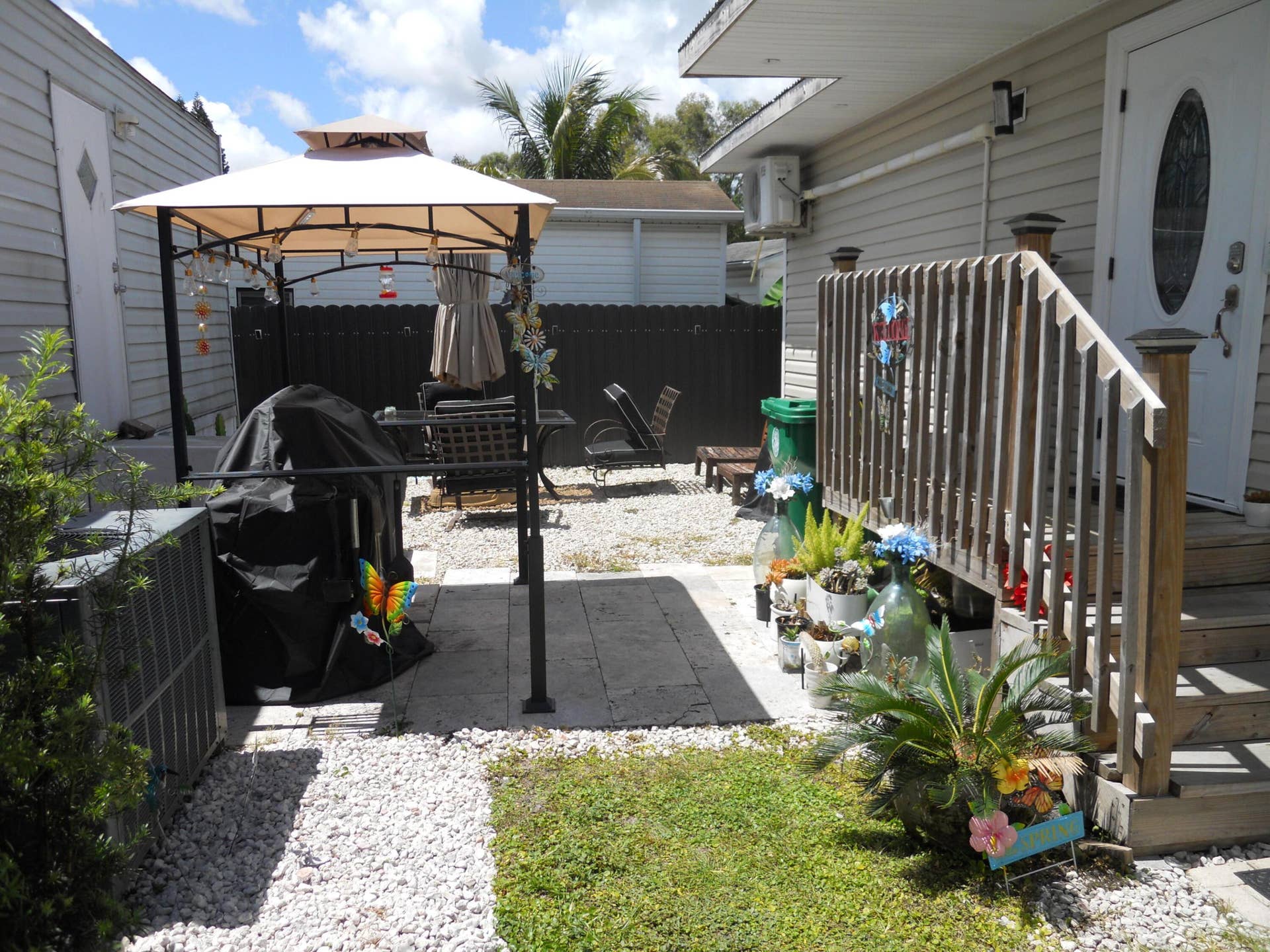 Entrance yard