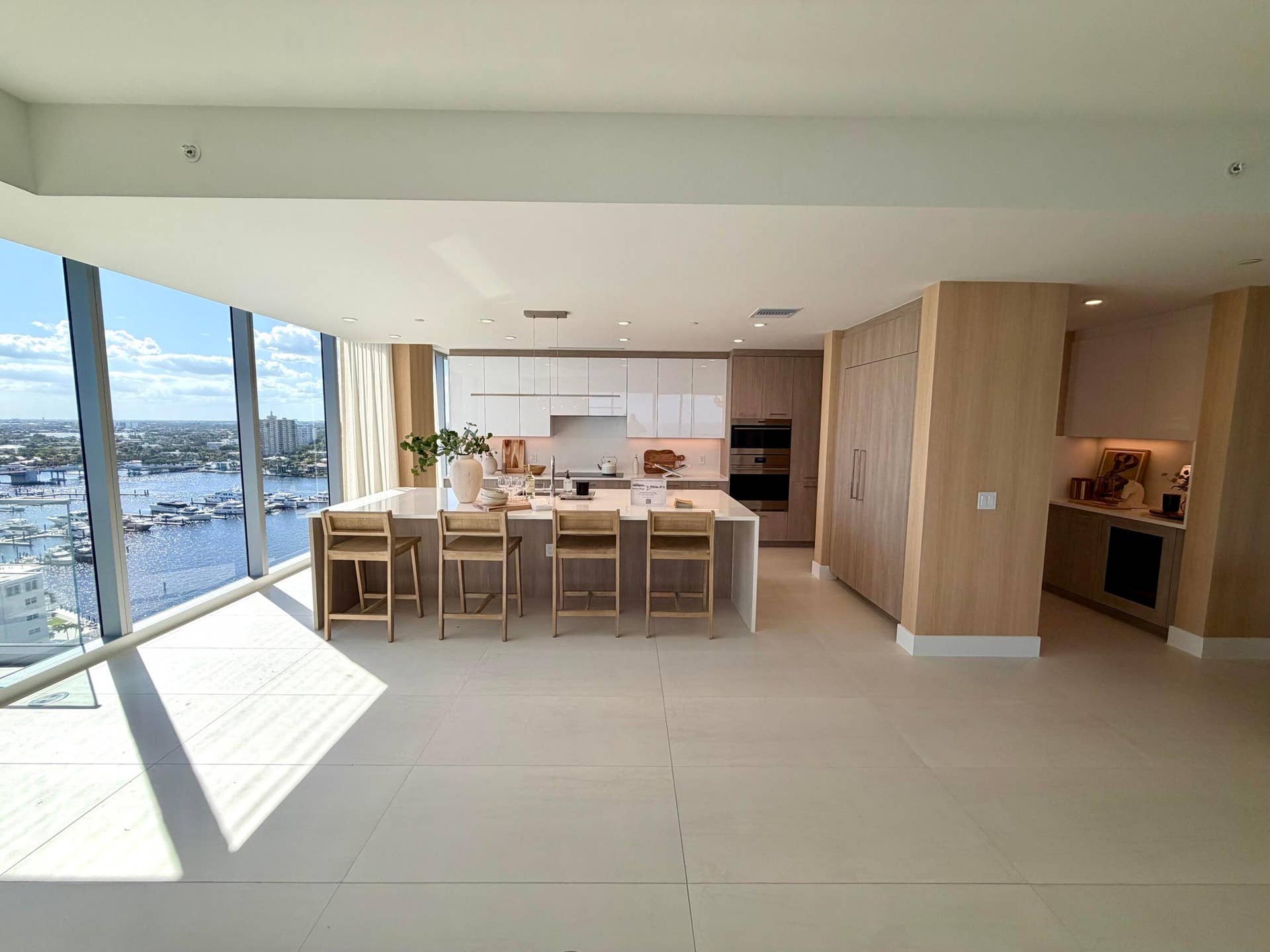 153 N Seabreeze Blvd, #1602, Fort Lauderdale, FL 33304 Kitchen with casual dinning