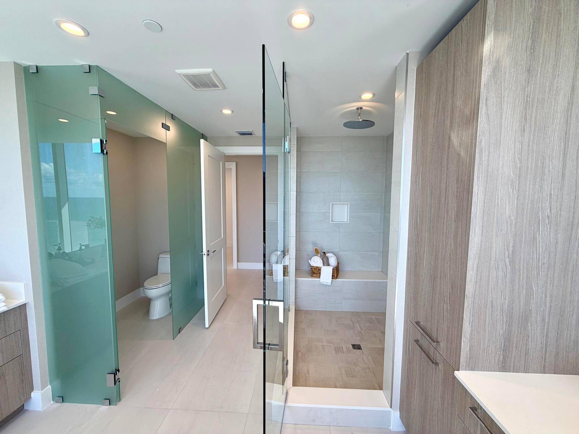 153 N Seabreeze Blvd, #1602, Fort Lauderdale, FL 33304 Owner's suite bath