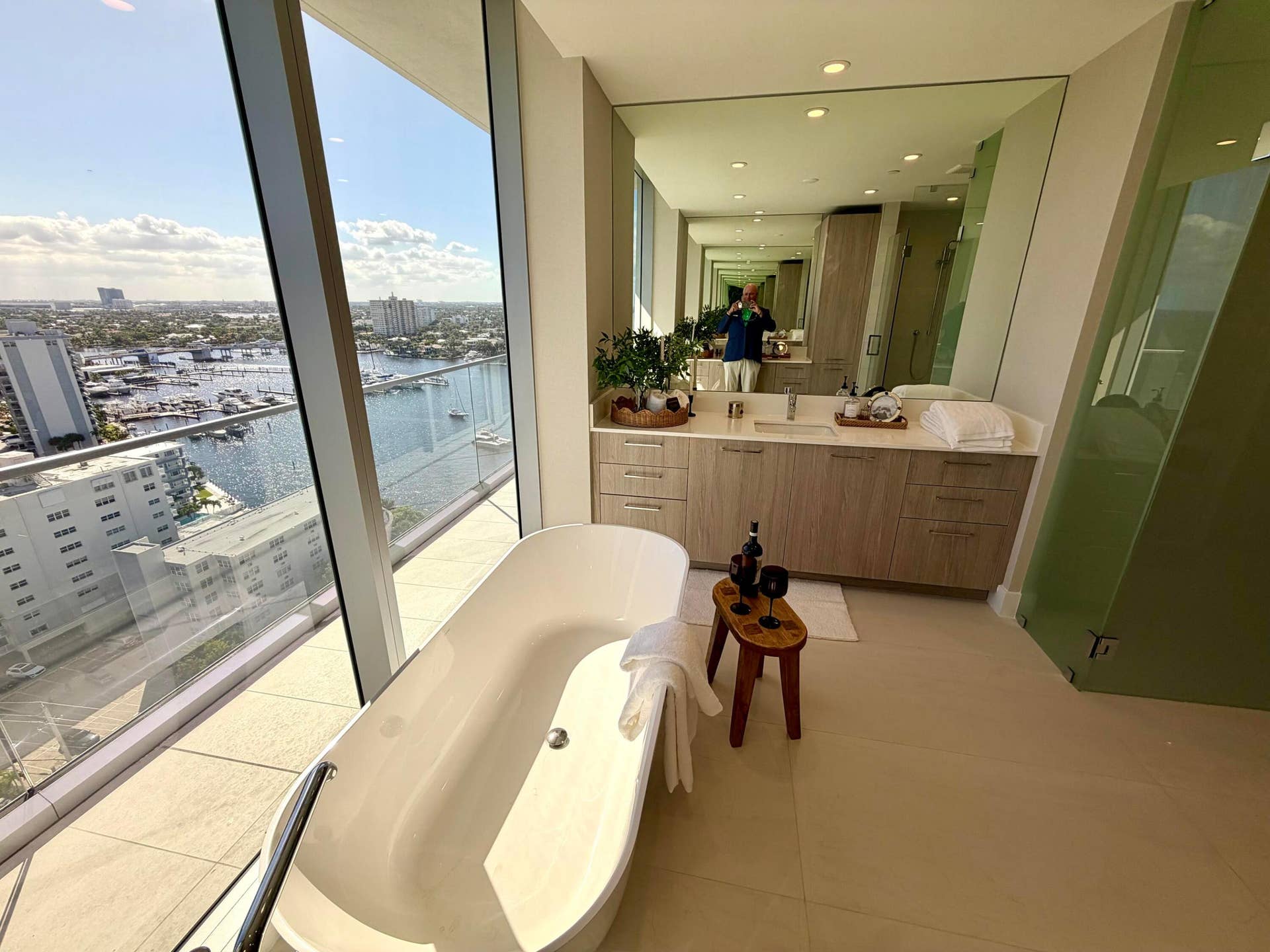 153 N Seabreeze Blvd, #1602, Fort Lauderdale, FL 33304 Owner's suite bath
