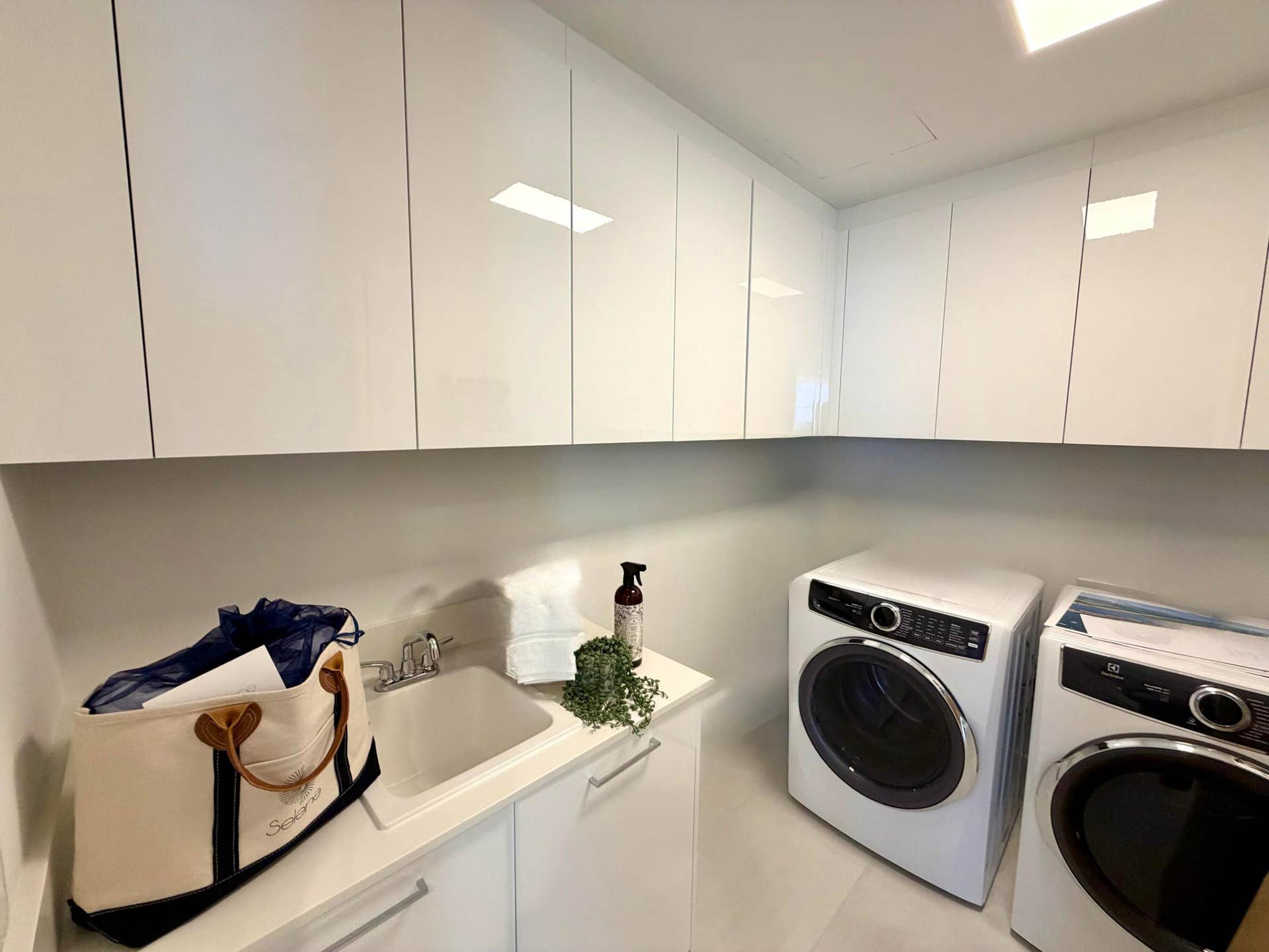 153 N Seabreeze Blvd, #1602, Fort Lauderdale, FL 33304 Laundry Room
