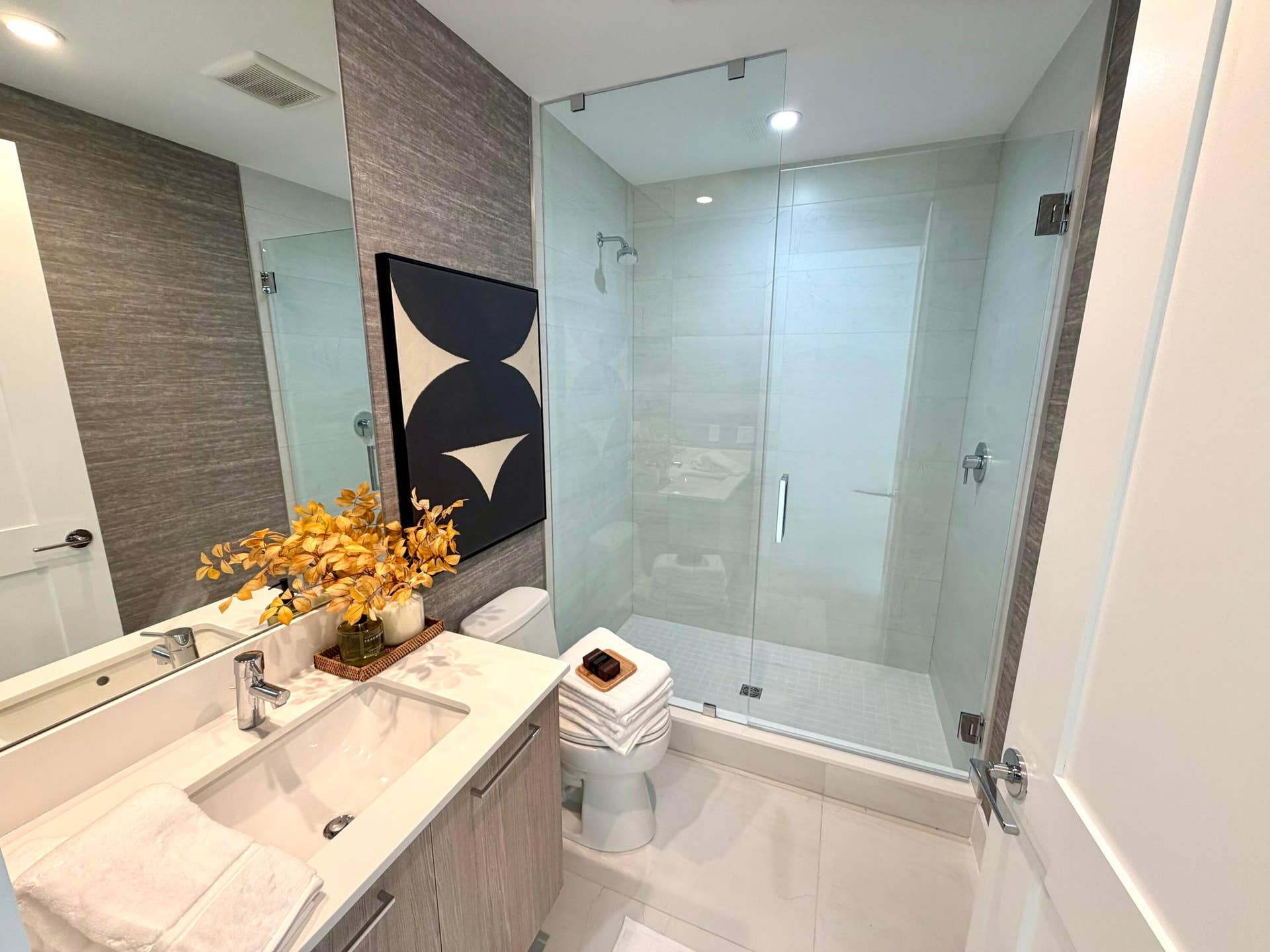 153 N Seabreeze Blvd, #1602, Fort Lauderdale, FL 33304 Den Bath/Shower