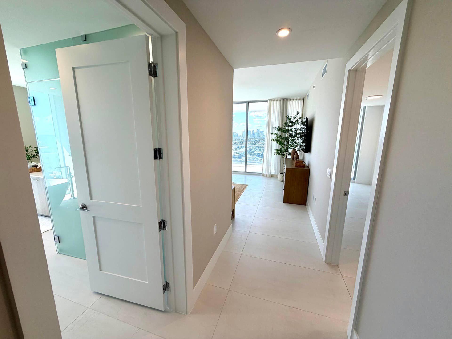 153 N Seabreeze Blvd, #1602, Fort Lauderdale, FL 33304 Owner's suite