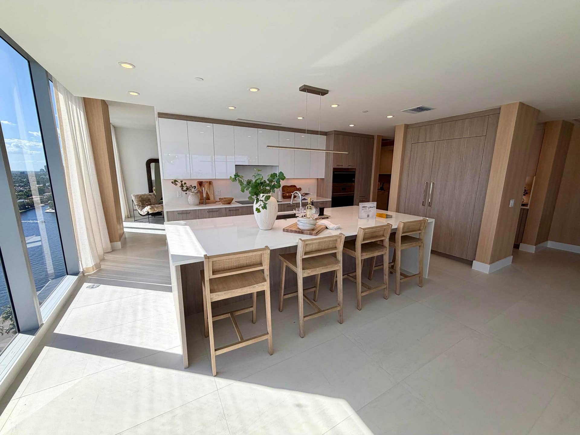 153 N Seabreeze Blvd, #1602, Fort Lauderdale, FL 33304 Kitche