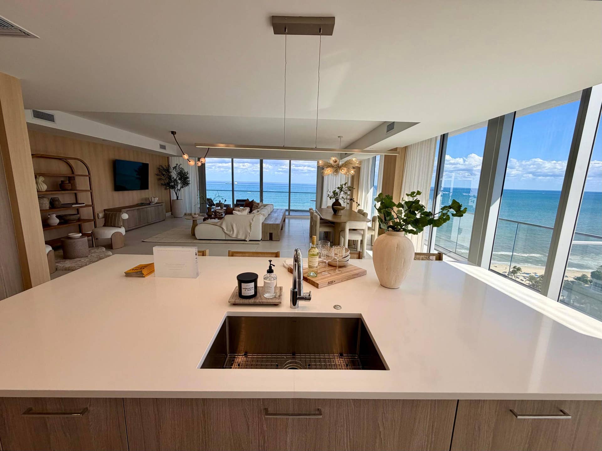 153 N Seabreeze Blvd, #1602, Fort Lauderdale, FL 33304 Kitchen