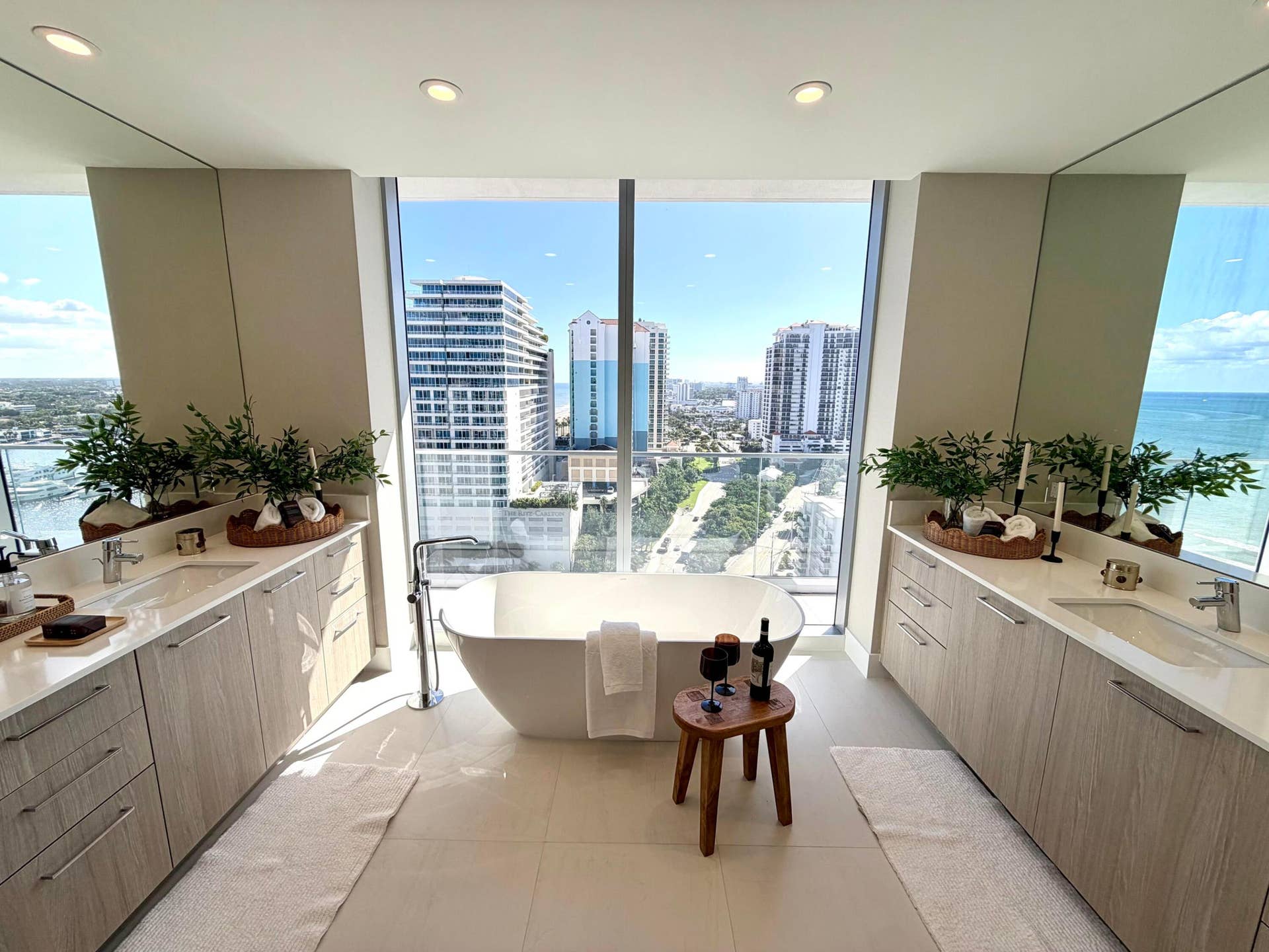 153 N Seabreeze Blvd, #1602, Fort Lauderdale, FL 33304 Owner's suite bath