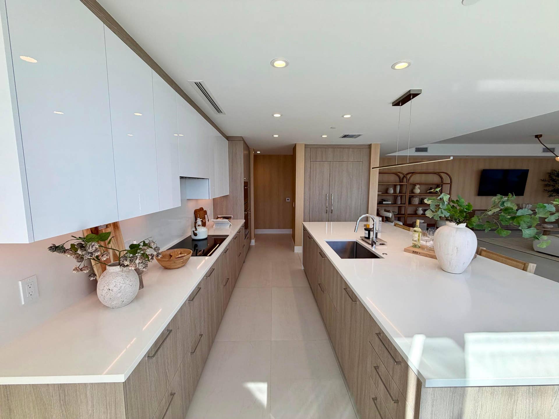 153 N Seabreeze Blvd, #1602, Fort Lauderdale, FL 33304 Gourmet Kitchen