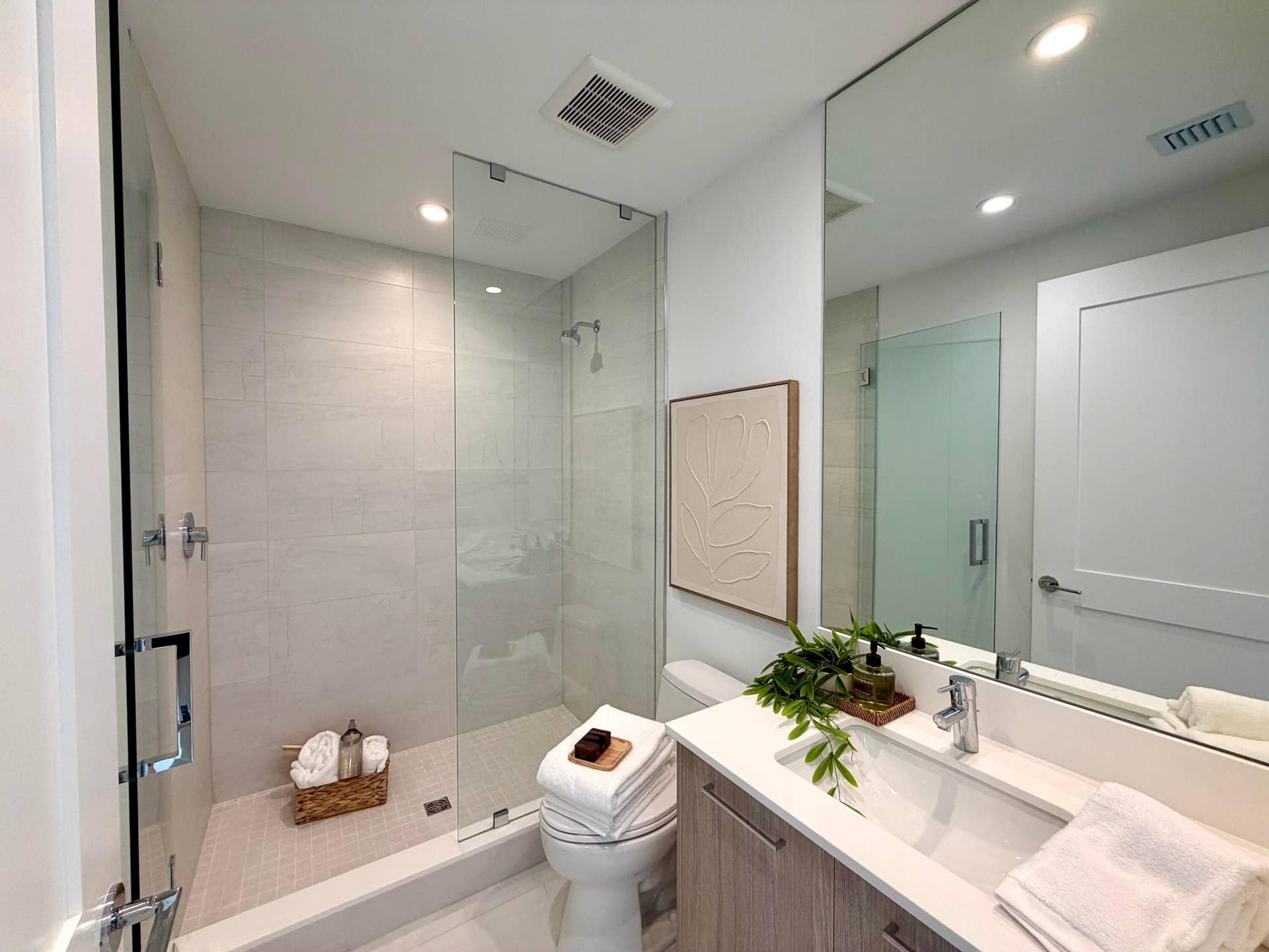 153 N Seabreeze Blvd, #1602, Fort Lauderdale, FL 33304 Guest suite (2) bath