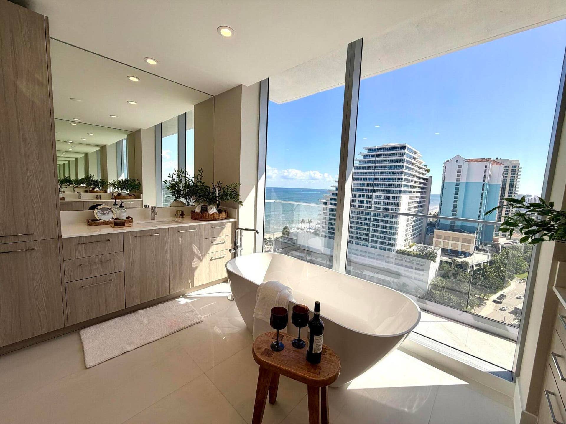 153 N Seabreeze Blvd, #1602, Fort Lauderdale, FL 33304 Owner's bath