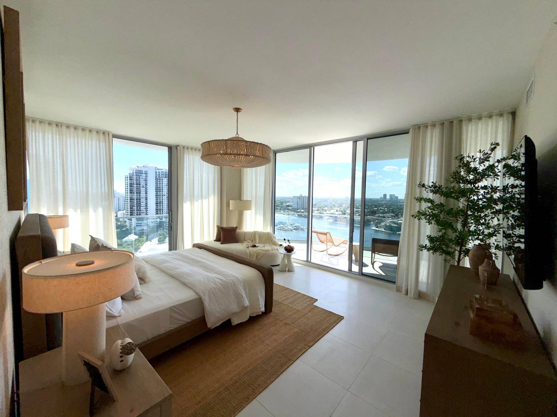 153 N Seabreeze Blvd, #1602, Fort Lauderdale, FL 33304 Owner's suite