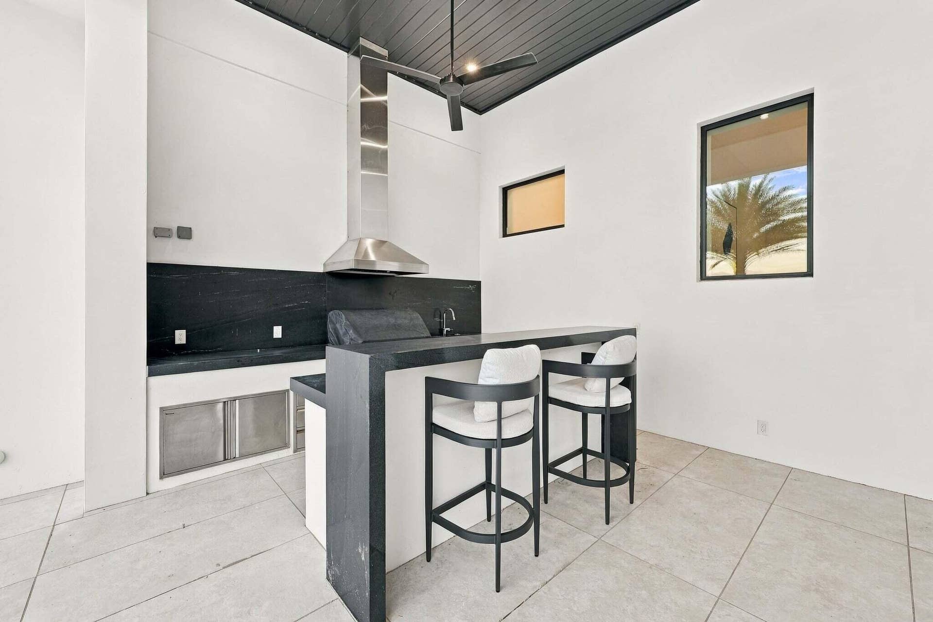 3500 EMBASSY Drive, West Palm Beach, FL 33401 Outdoor Grill