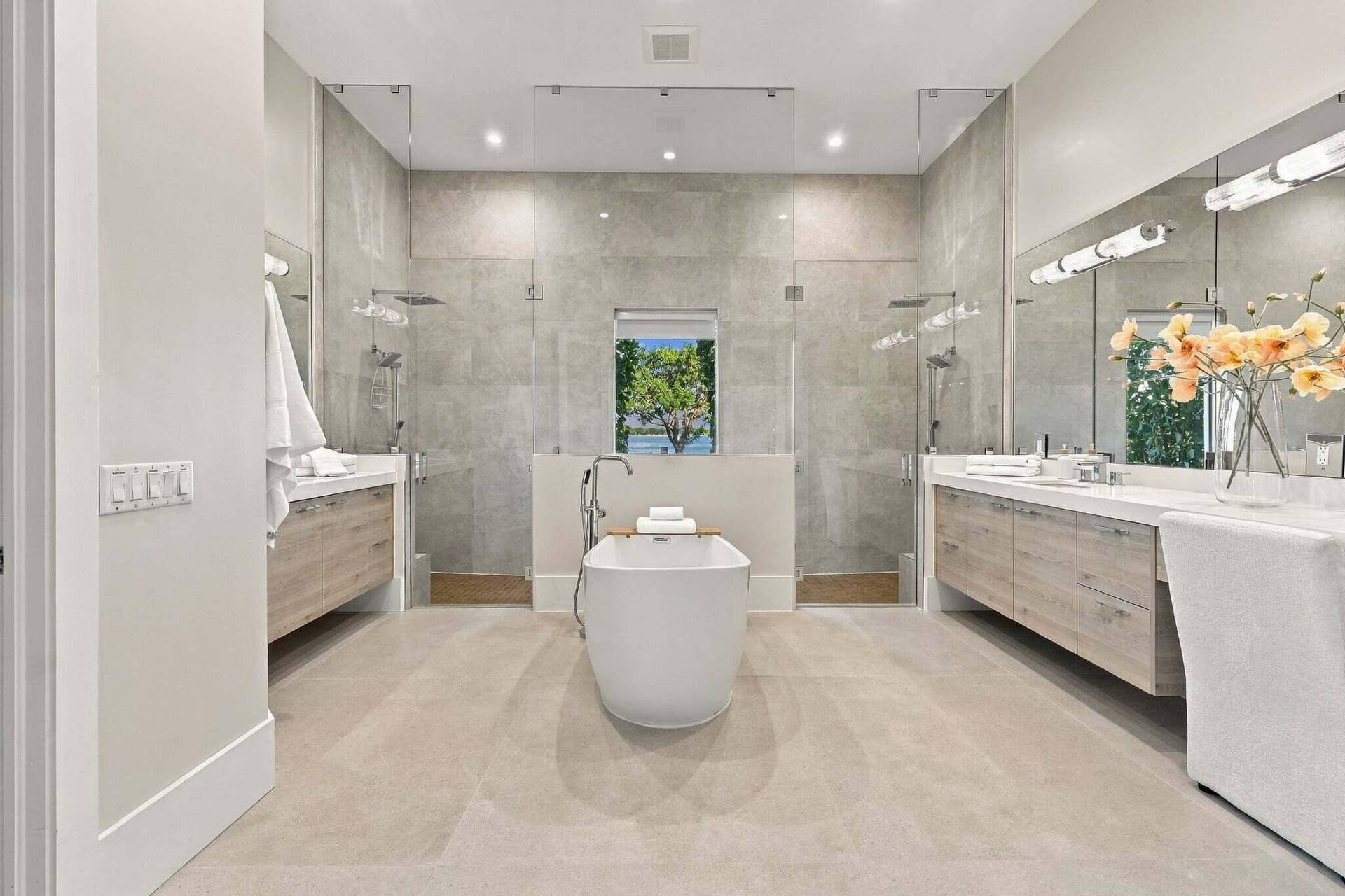 3500 EMBASSY Drive, West Palm Beach, FL 33401 Primary Bath