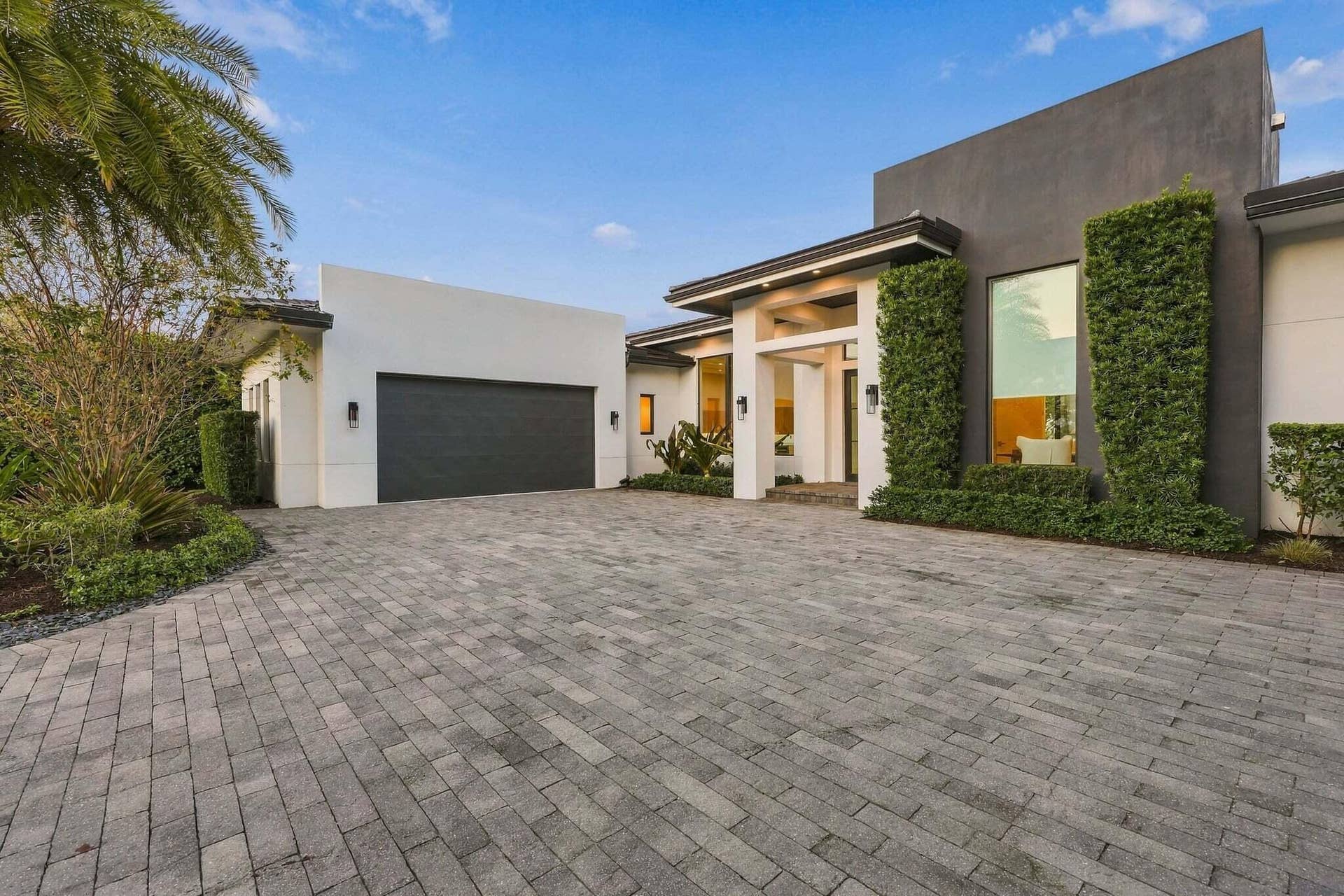 3500 EMBASSY Drive, West Palm Beach, FL 33401 Exterior