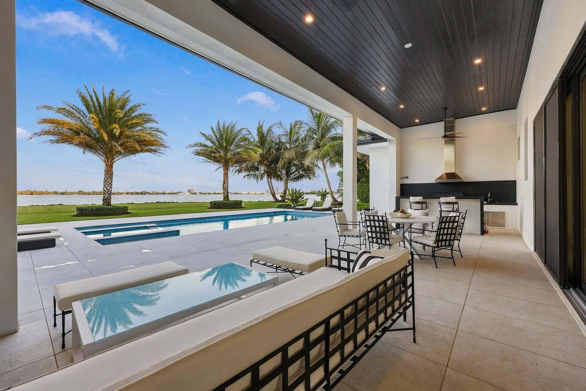 3500 EMBASSY Drive, West Palm Beach, FL 33401 Covered Lanai