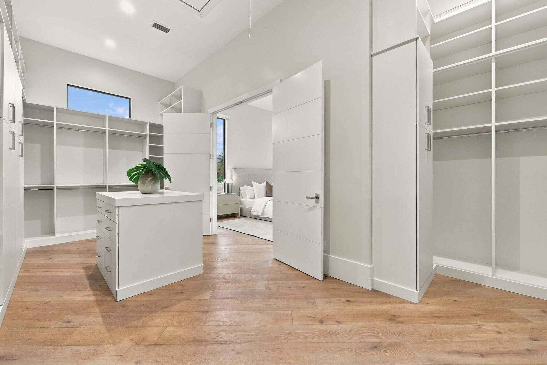3500 EMBASSY Drive, West Palm Beach, FL 33401 Primary Suite