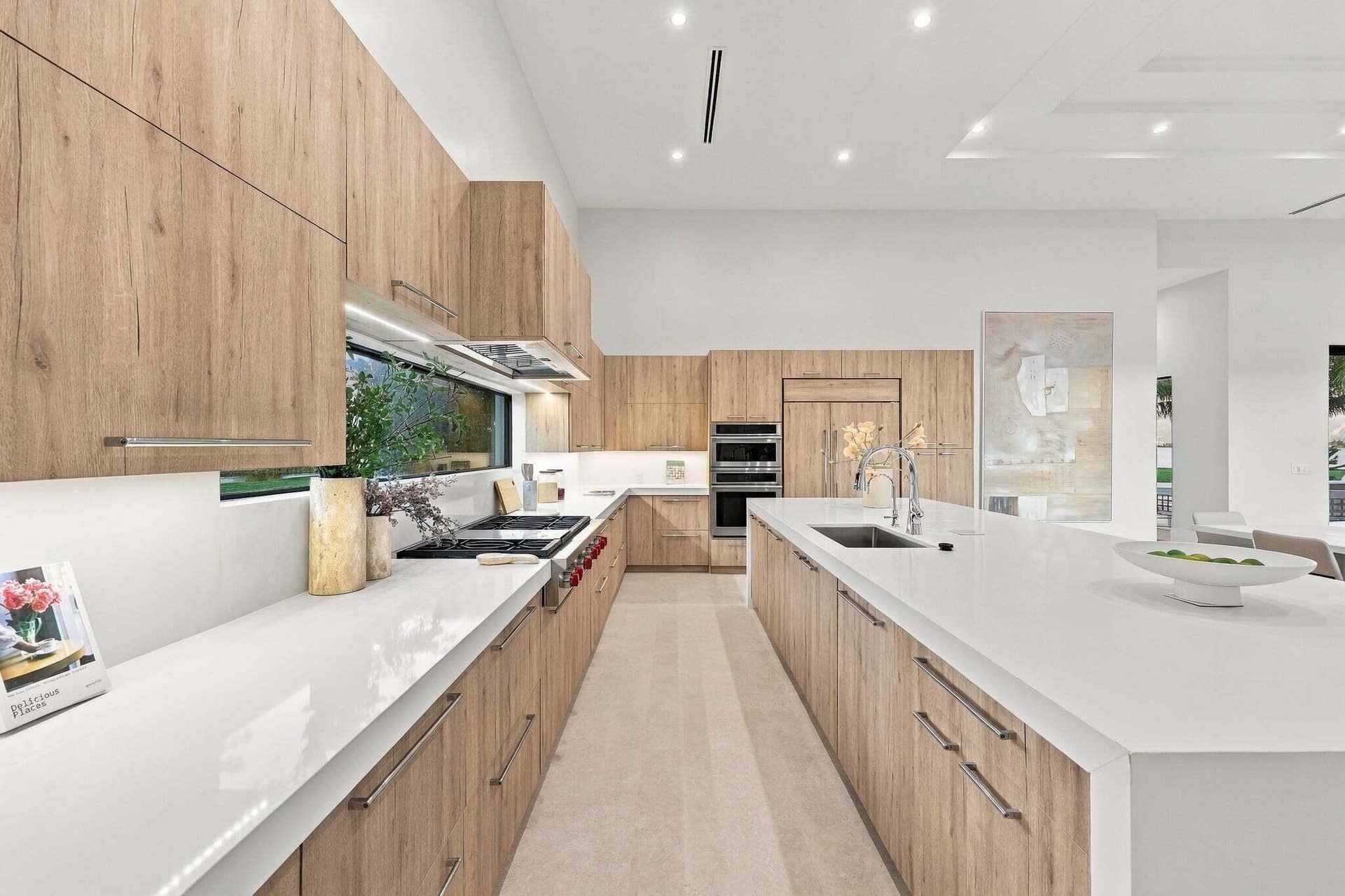 3500 EMBASSY Drive, West Palm Beach, FL 33401 Kitchen