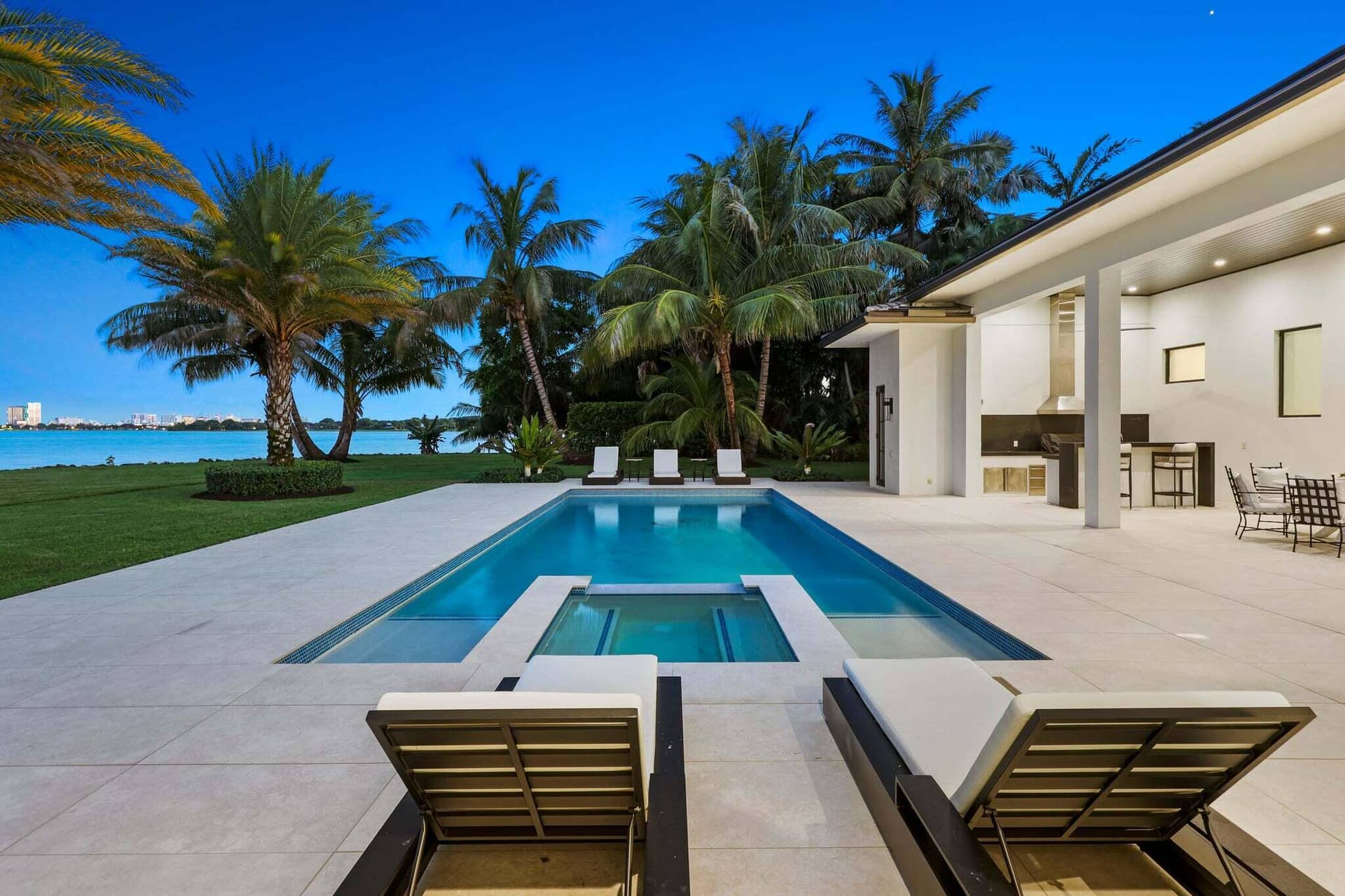 3500 EMBASSY Drive, West Palm Beach, FL 33401 Pool & Spa
