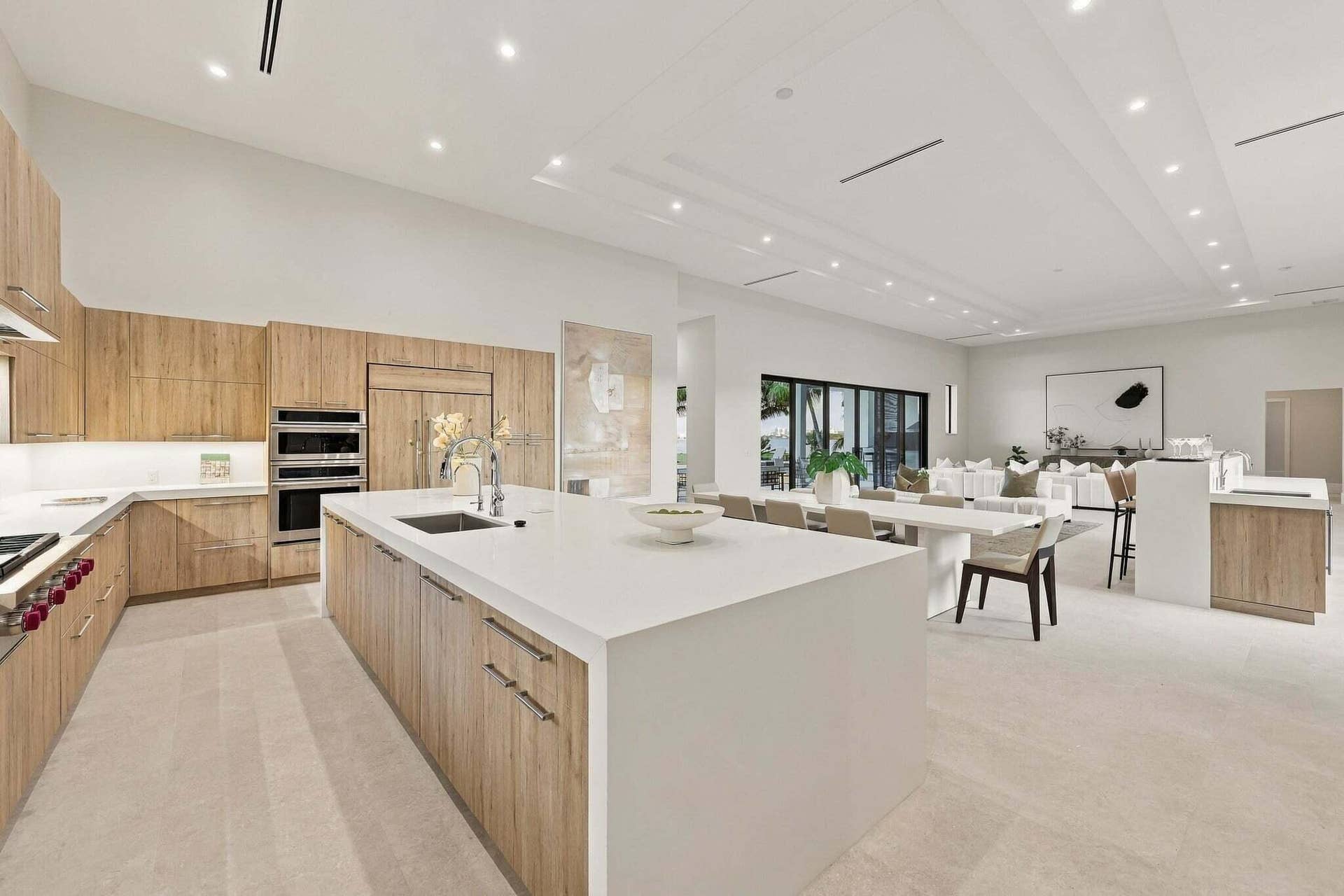 3500 EMBASSY Drive, West Palm Beach, FL 33401 Kitchen