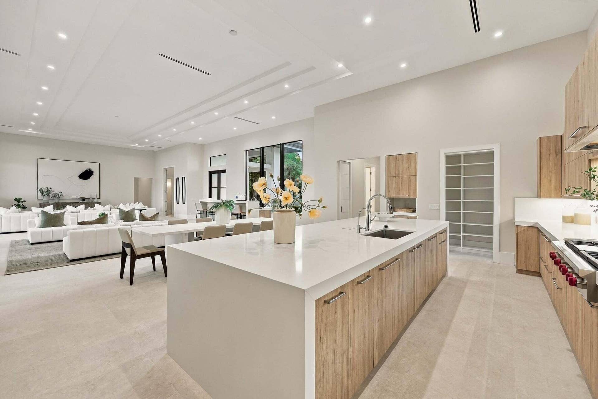 3500 EMBASSY Drive, West Palm Beach, FL 33401 Kitchen