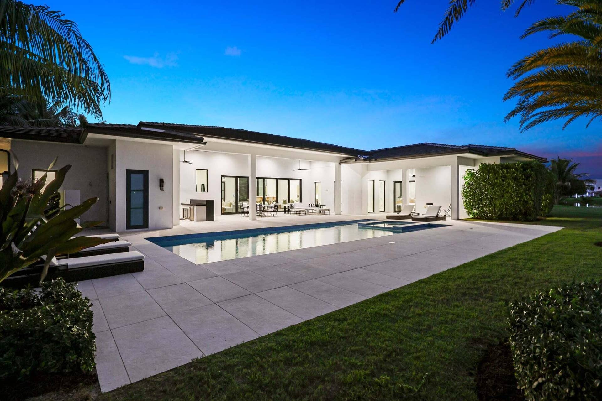 3500 EMBASSY Drive, West Palm Beach, FL 33401 Exterior
