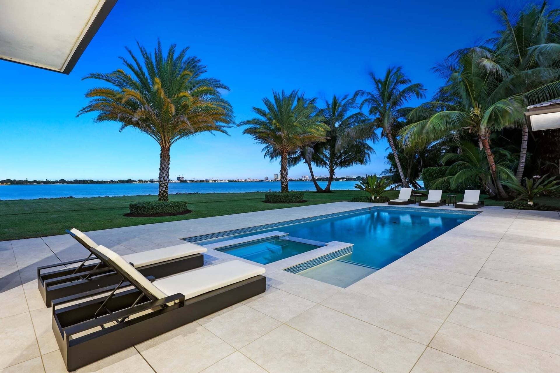 3500 EMBASSY Drive, West Palm Beach, FL 33401 Pool & Spa