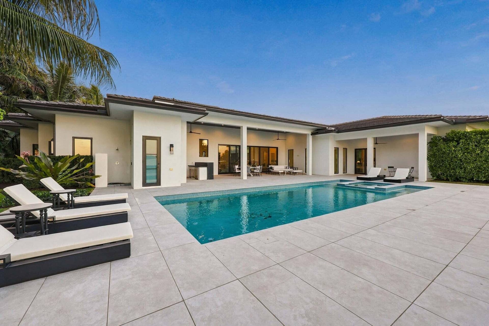 3500 EMBASSY Drive, West Palm Beach, FL 33401 Exterior