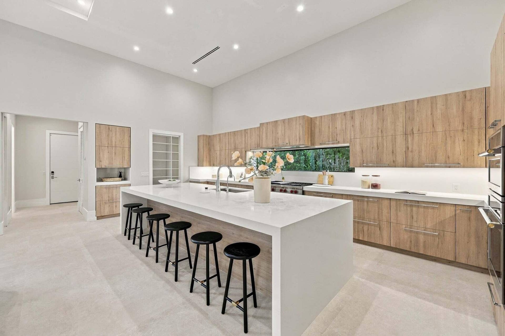 3500 EMBASSY Drive, West Palm Beach, FL 33401 Kitchen