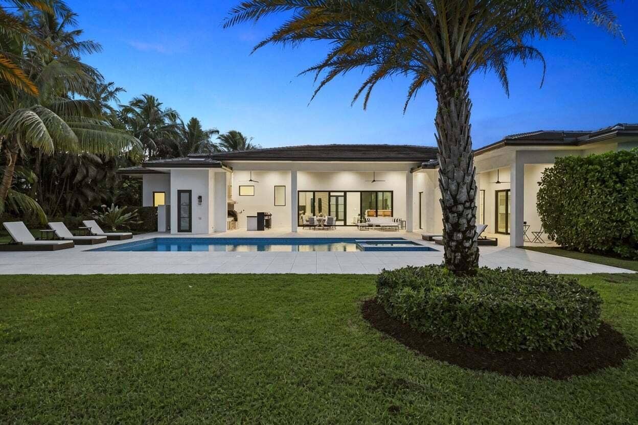 3500 EMBASSY Drive, West Palm Beach, FL 33401 Exterior