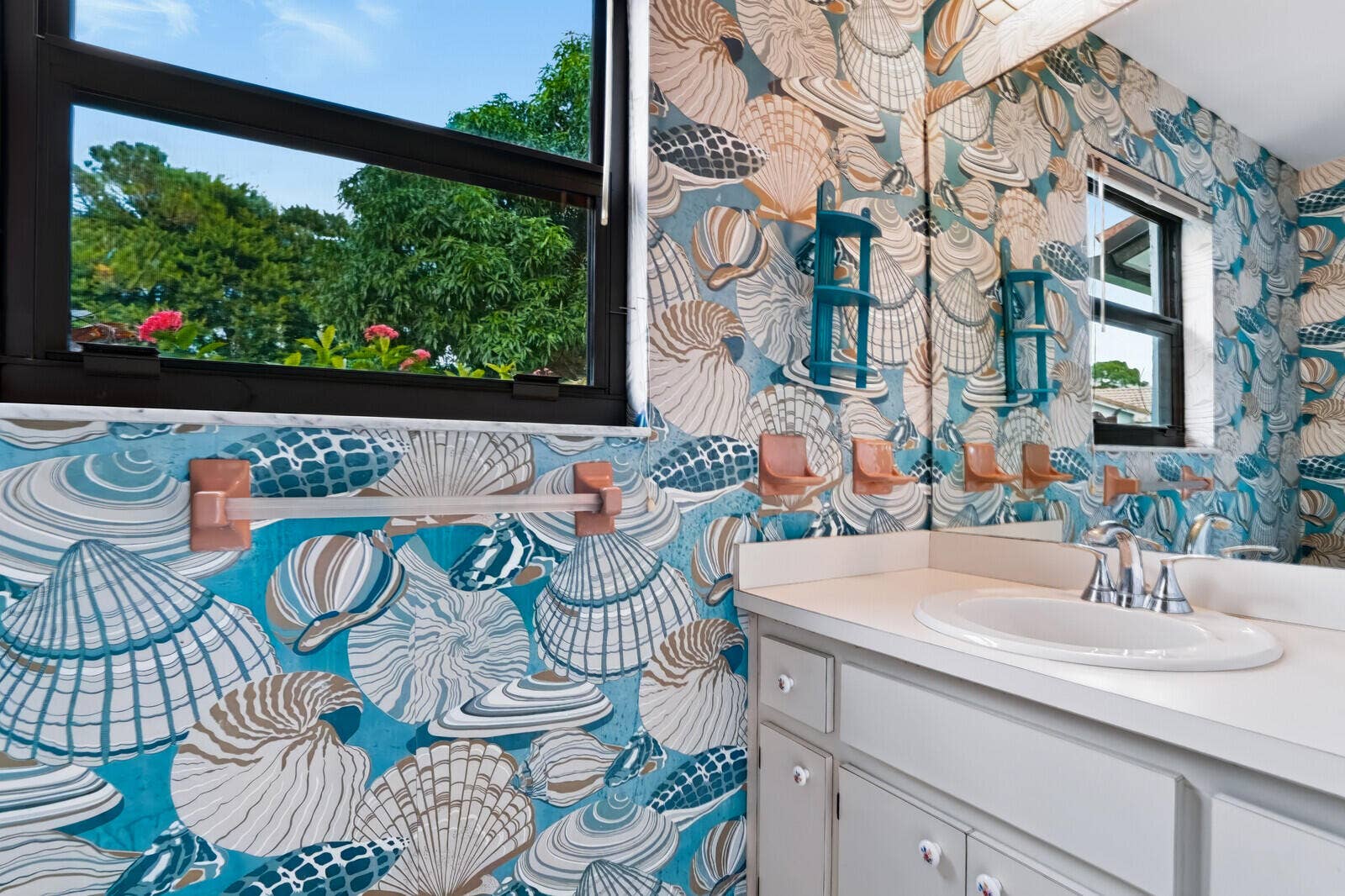 2708 NW 26th Circle, Boca Raton, FL 33431 Cabana Bath