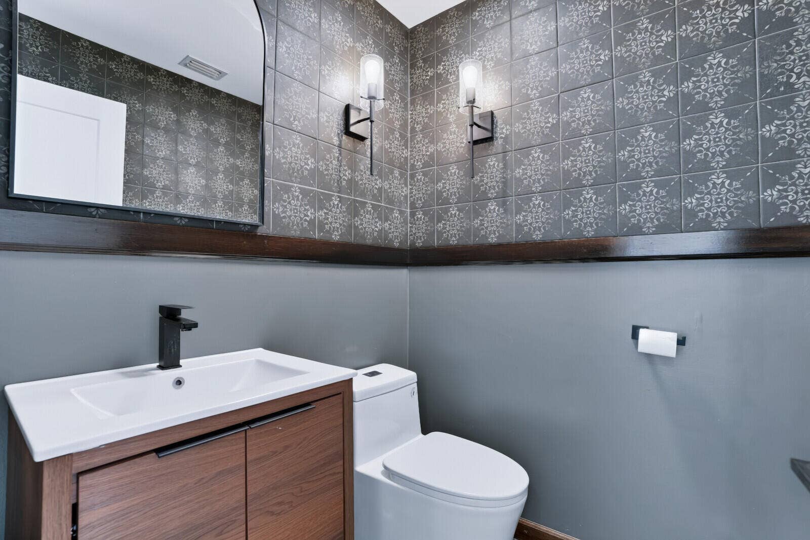 2708 NW 26th Circle, Boca Raton, FL 33431 Powder Room