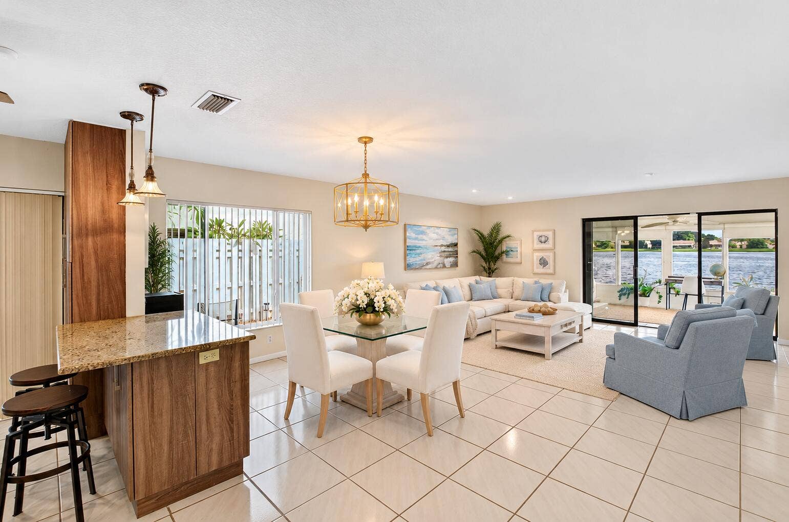 5537 Mirror Lakes Boulevard, Boynton Beach, FL 33472 This room has been virtually staged.