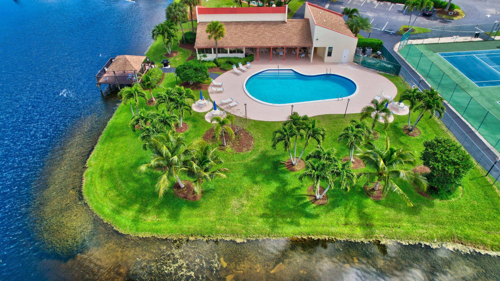 5537 Mirror Lakes Boulevard, Boynton Beach, FL 33472 Amenities