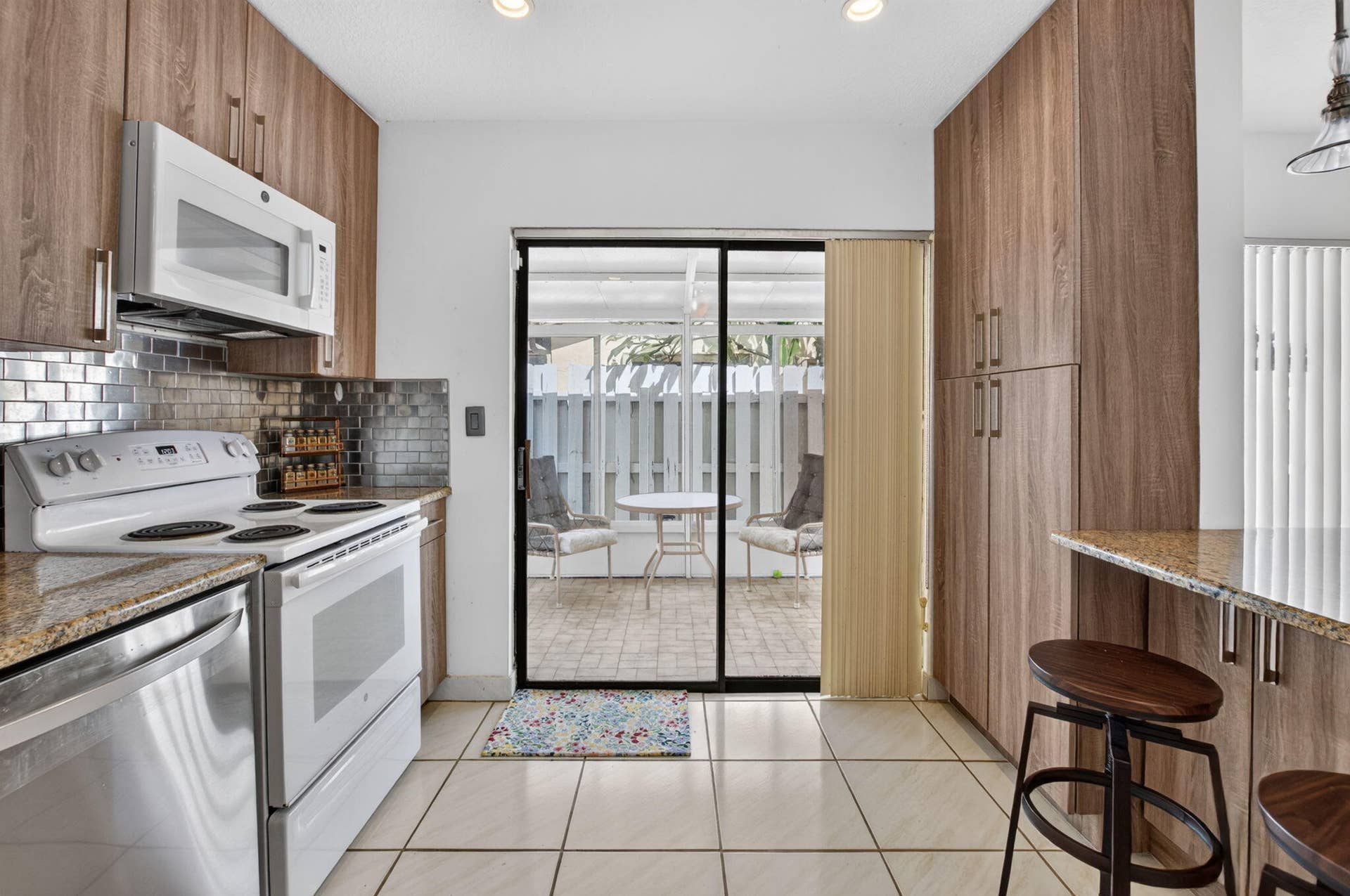5537 Mirror Lakes Boulevard, Boynton Beach, FL 33472 Updated Kitchen