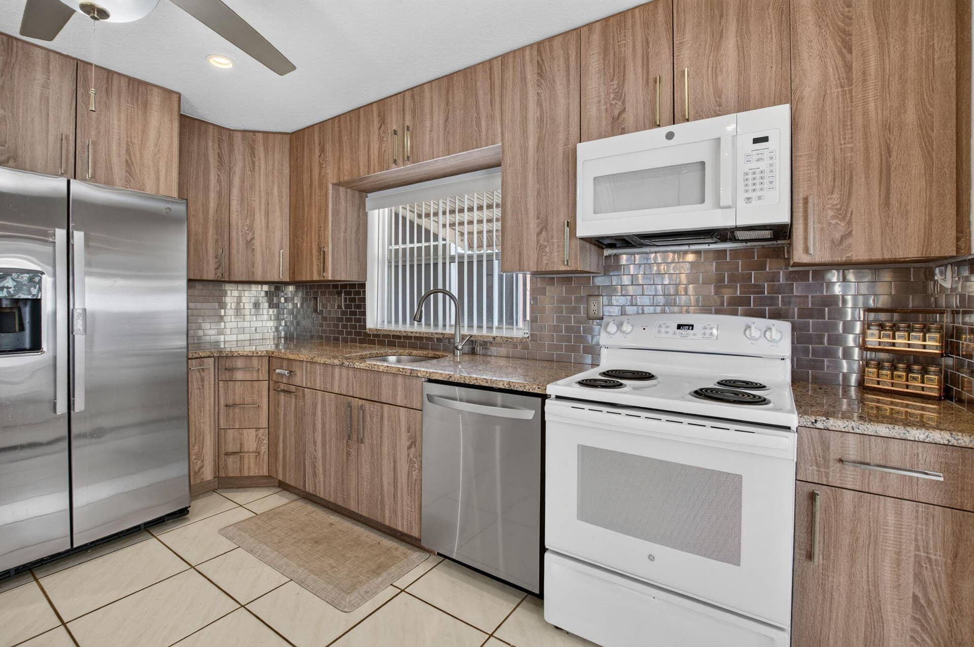 5537 Mirror Lakes Boulevard, Boynton Beach, FL 33472 Updated Kitchen