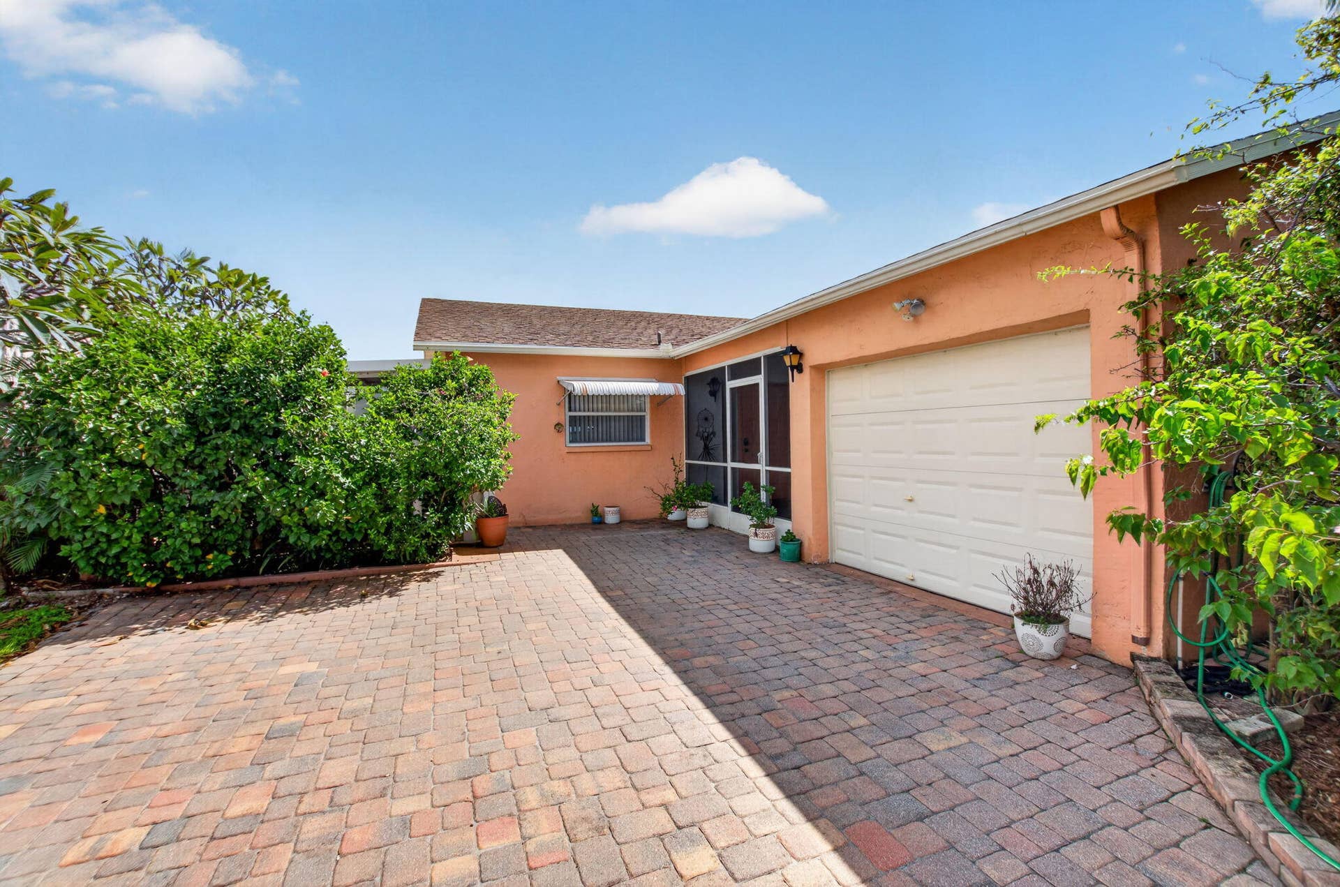 5537 Mirror Lakes Boulevard, Boynton Beach, FL 33472 Exterior Front