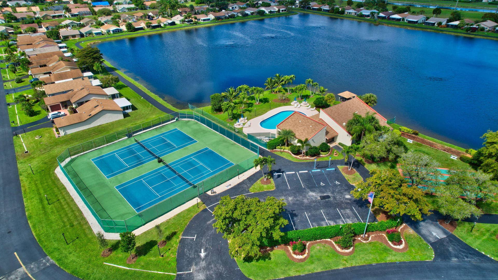 5537 Mirror Lakes Boulevard, Boynton Beach, FL 33472 Amenities