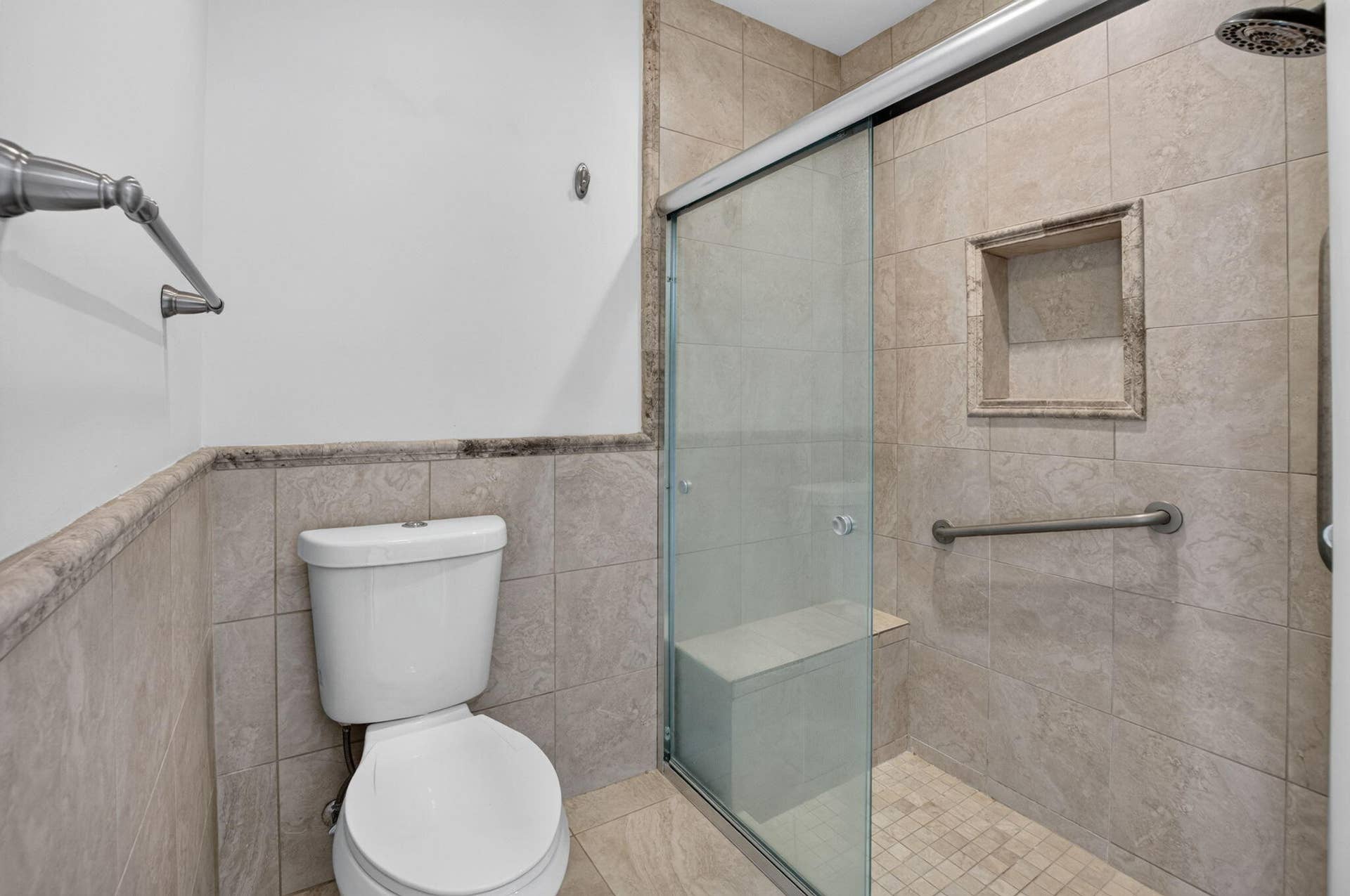 5537 Mirror Lakes Boulevard, Boynton Beach, FL 33472 Master Bathroom