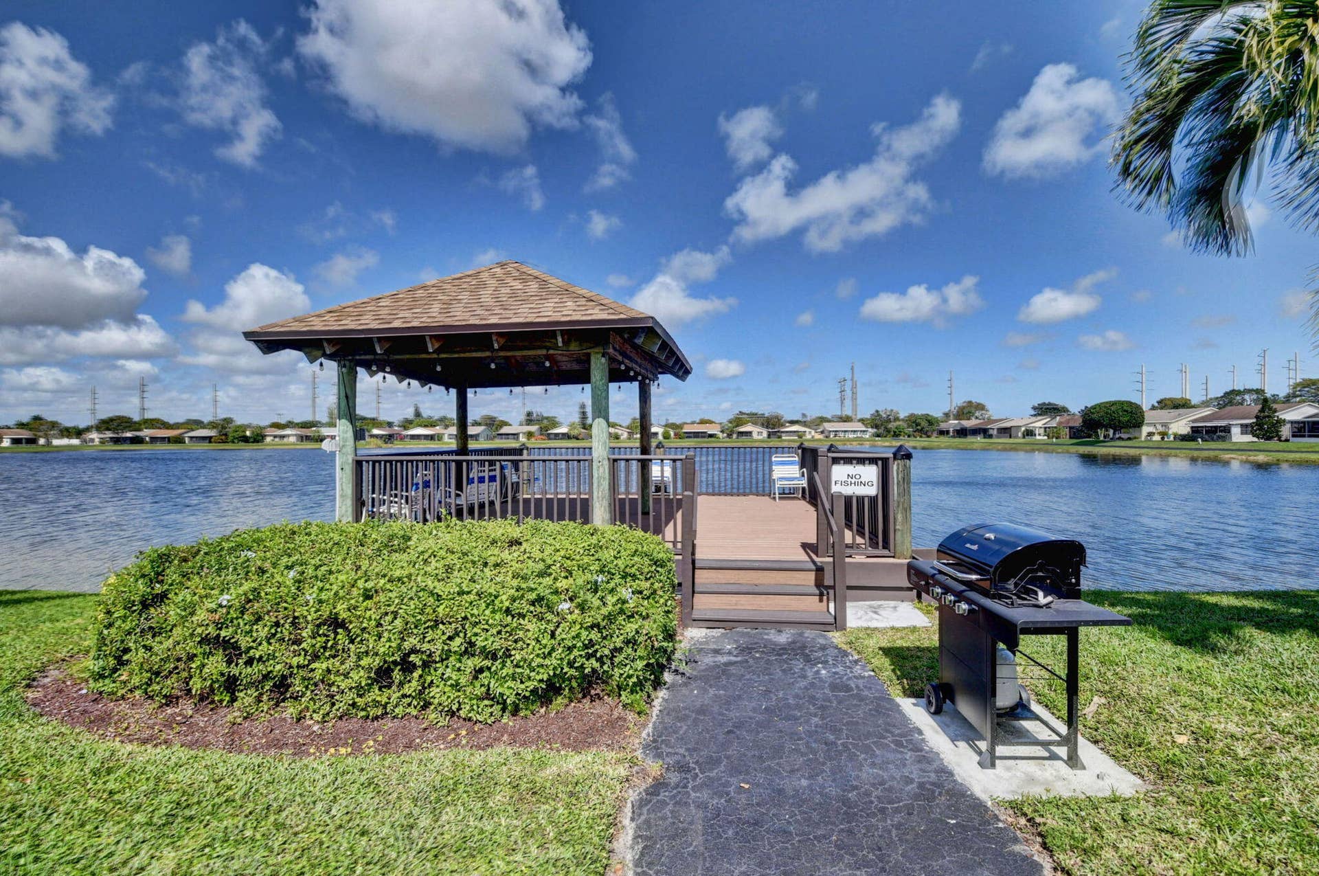 5537 Mirror Lakes Boulevard, Boynton Beach, FL 33472 Go fishing off the pier!