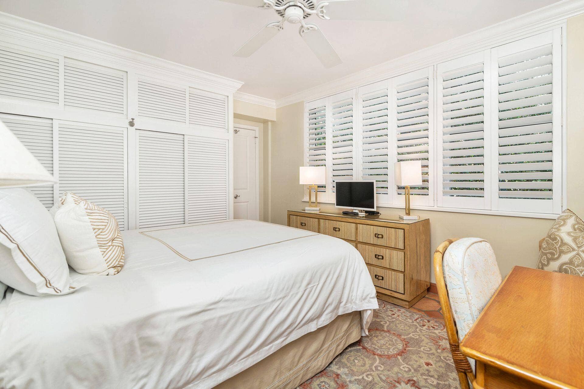 401 PERUVIAN Avenue, #1050, Palm Beach, FL 33480 8